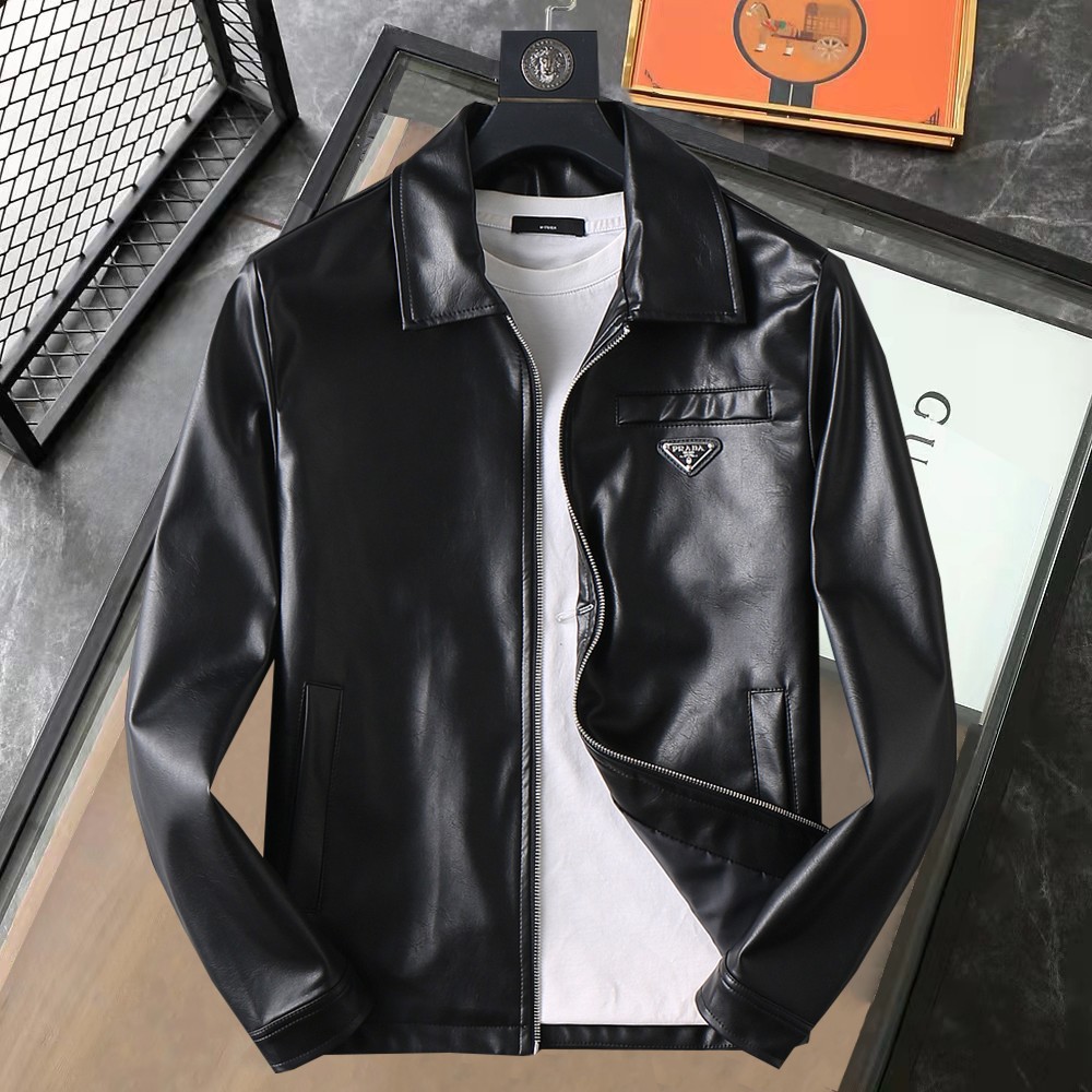 NO:907527,Prada 2026 Autumn Leather Counter New Casual Fashion Jacket Super avant-garde design style, delicate and comfortable, very light to wear and not easy to wrinkle. Multiple craftsmanship. The overall design is quite visual, the upper body is casual and stylish, and has a certain degree of stiffness. It is definitely at the forefront of fashion. It is recommended for urban leisure. Size M-XXXL (140 catties wears L and the maximum wear is 200 catties), prada, jackets & coats, leather jacket,19860909普拉达 2026开秋皮衣专柜新款休闲时尚夹克 超前卫设计风格 细腻舒适 穿着非常轻便不易起皱.多重重工艺 整体的设计颇具视觉感,上身休闲有型,有一定的挺括度,绝对走在时尚最尖端的气质感推荐,都市休闲必备.尺码 M-XXXL( 140斤穿L 最大穿200斤),,prada,jackets & coats,leather jacket,,Men's clothing