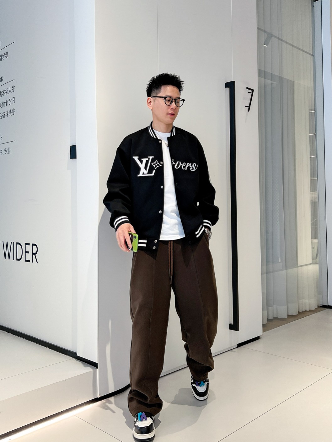 NO:139217,The same style on the official website, complete three standards, and is released in advance. 2025ss Spring New Men's Jacket Jacket, double-sided original single three standards, high-end version. Customized counter fabric, breathable and comfortable, impeccable details, brand element design concept, reflecting high quality. The feel is delicate and soft, presents casual cut, and the upper body style is superb. The number of sizes M~3XL, maximum wear 195 kilograms, louis vuitton, jackets & coats, jackets & coats, alexander wang19860909LV 官网同款,三标齐全,提前发售 2025ss开春新款男士夹克外套,双面穿原单三标齐全高端版本 专柜定制面料 透气舒适度高,细节无可挑剔,品牌元素设计理念,体现高品质.手感细腻柔软 呈现休闲裁剪,上身版型超赞 码数M～3XL,最大穿195斤,,louis vuitton,jackets & coats,jackets & coats,alexander wang,Men's clothing