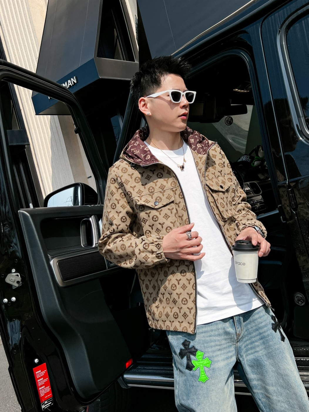 NO:139125,The same style on the official website, complete three standards, released in advance. 2025ss Spring New Men's Jacket Jacket, original three standards, full high-end version. Customized counter fabrics, breathable and comfortable, impeccable details, brand elements design concept, reflect high quality. The feel is delicate and soft, presents casual cut, and the upper body style is superb. Number of sizes M~3XL, maximum wear 195 catties, louis vuitton, jackets & coats, jackets & coats, alexander wang19860909LV 官网同款,三标齐全,提前发售 2025ss开春新款男士夹克外套,原单三标齐全高端版本 专柜定制面料 透气舒适度高,细节无可挑剔,品牌元素设计理念,体现高品质.手感细腻柔软 呈现休闲裁剪,上身版型超赞 码数M～3XL,最大穿195斤,,louis vuitton,jackets & coats,jackets & coats,alexander wang,Men's clothing