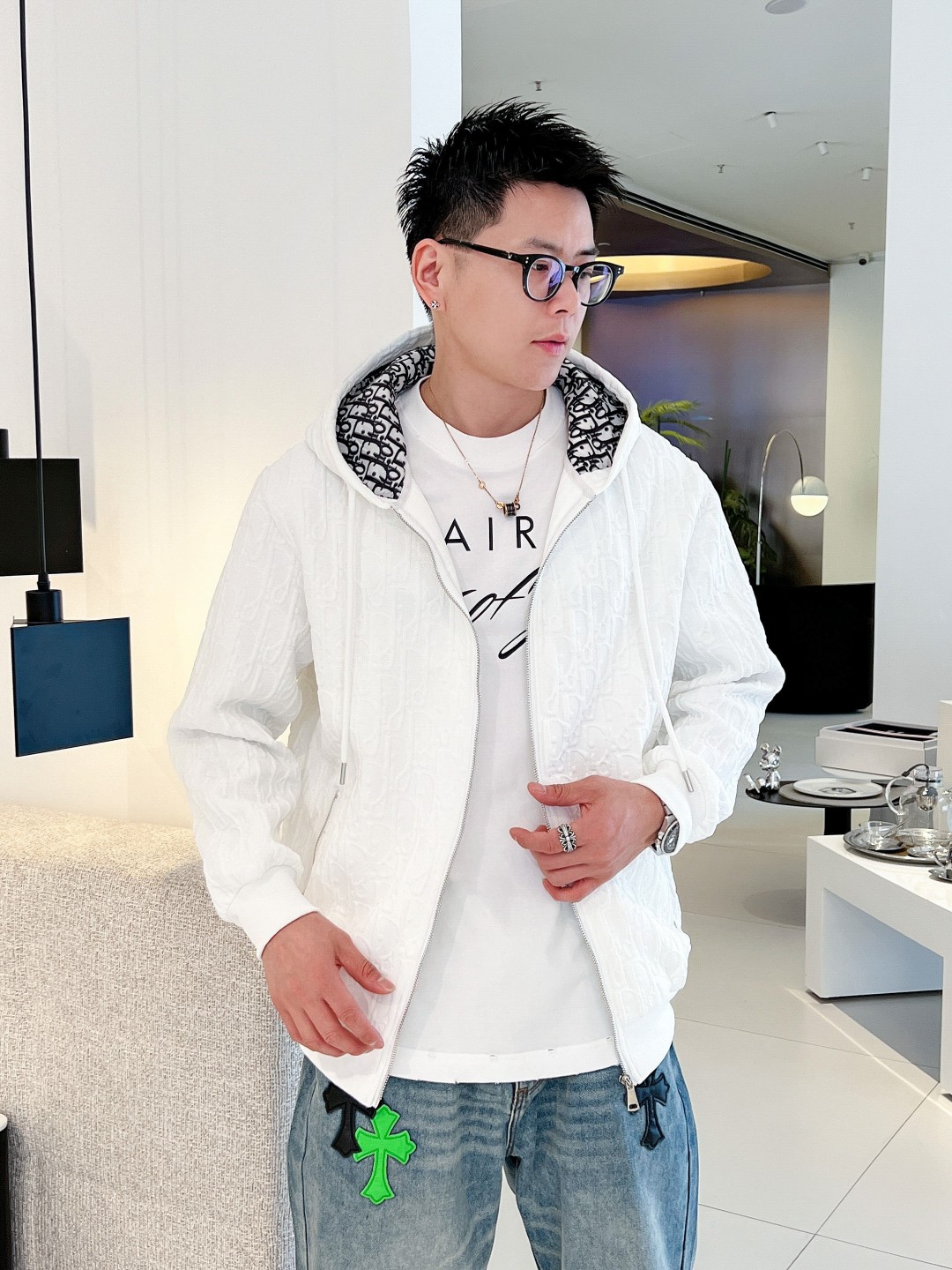 NO:139129,Dior's official website has the same style, complete three standards, and is released in advance. 2025ss Spring New Men's Jacket Jacket, double-sided original single three standards, high-end version, customized counter fabric, breathable and comfortable, impeccable details, brand element design concept, reflecting high quality. The feel is delicate and soft, presents casual cut, and the upper body style is superb. The number of sizes M~3XL, maximum wear 195 catties, dior, jackets & coats, jackets & coats, alexander wang19860909迪奥官网同款,三标齐全,提前发售 2025ss开春新款男士夹克外套,双面穿原单三标齐全高端版本 专柜定制面料 透气舒适度高,细节无可挑剔,品牌元素设计理念,体现高品质.手感细腻柔软 呈现休闲裁剪,上身版型超赞 码数M～3XL,最大穿195斤,,dior,jackets & coats,jackets & coats,alexander wang,Men's clothing