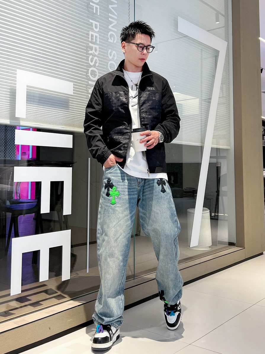 NO:139133,The same style on the official website of LV, complete three standards, and is released in advance. 2025ss Spring New Men's Jacket Jacket, double-sided original single three standards, high-end version, customized counter fabric, breathable and comfortable, impeccable details, brand element design concept, reflecting high quality. The feel is delicate and soft, presents casual cut, and the upper body style is superb. The number of sizes M~3XL, maximum wear 195 kilograms, louis vuitton, jackets & coats, jackets & coats, alexander wang19860909LV官网同款,三标齐全,提前发售 2025ss开春新款男士夹克外套,双面穿原单三标齐全高端版本 专柜定制面料 透气舒适度高,细节无可挑剔,品牌元素设计理念,体现高品质.手感细腻柔软 呈现休闲裁剪,上身版型超赞 码数M～3XL,最大穿195斤,,louis vuitton,jackets & coats,jackets & coats,alexander wang,Men's clothing