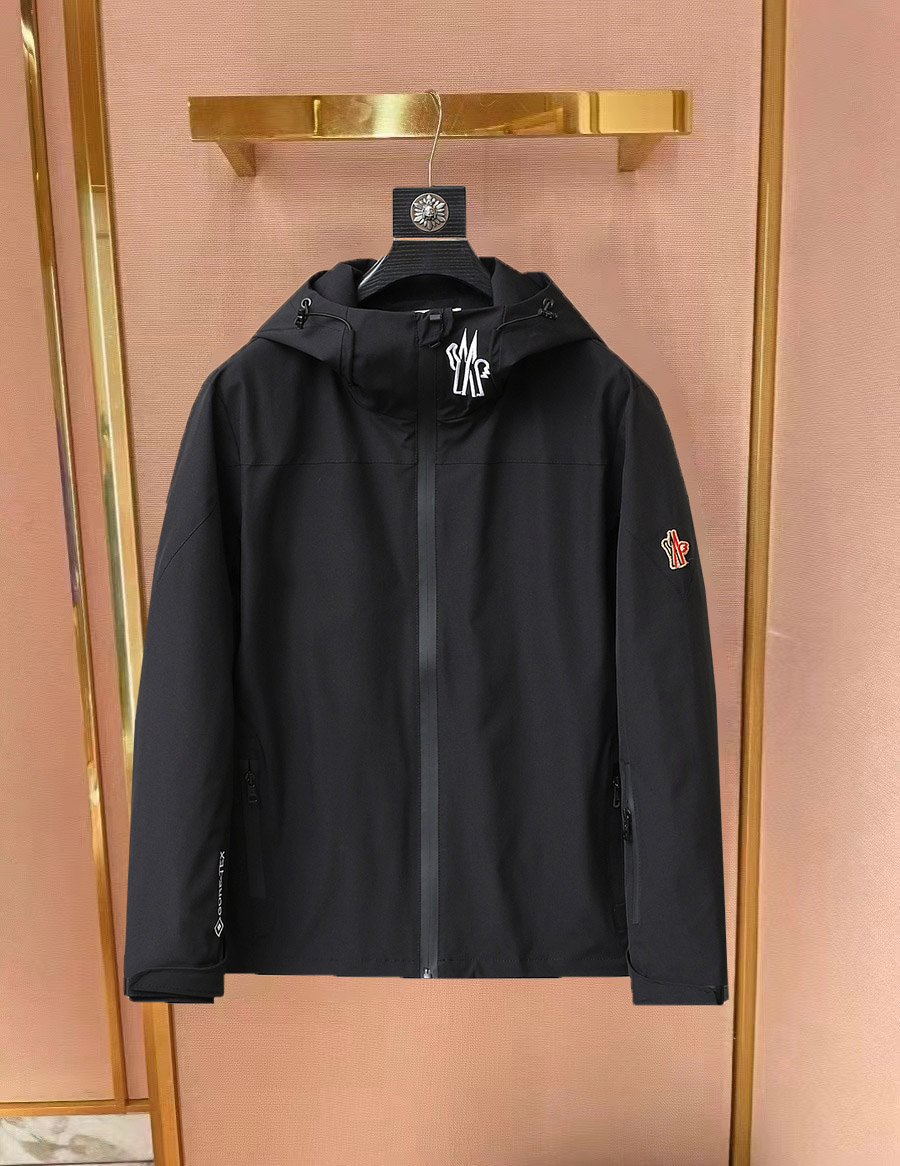 NO:734258,Same style as Mengkou official website, on sale in advance!  2026ss new spring men's jackets, original high-end version with three standards!  With hidden hood, custom-made fabrics at the counter, highly breathable and comfortable, impeccable details, brand element design concept, reflecting high quality. It feels delicate and soft!  It presents a casual cut and the upper body shape is awesome!  Size M～3XL, maximum wearing capacity is 195 catties.,,Moncler,jackets & coats,jackets & coats,hats,19860909蒙口 官网同款,提前发售！2026ss开春新款男士夹克外套,原单三标齐全高端版本！带隐藏帽,专柜定制面料 透气舒适度高,细节无可挑剔,品牌元素设计理念,体现高品质.手感细腻柔软！呈现休闲裁剪,上身版型超赞！码数M～3XL,最大穿195斤.,,Moncler,jackets & coats,jackets & coats,hats,,Men's clothing