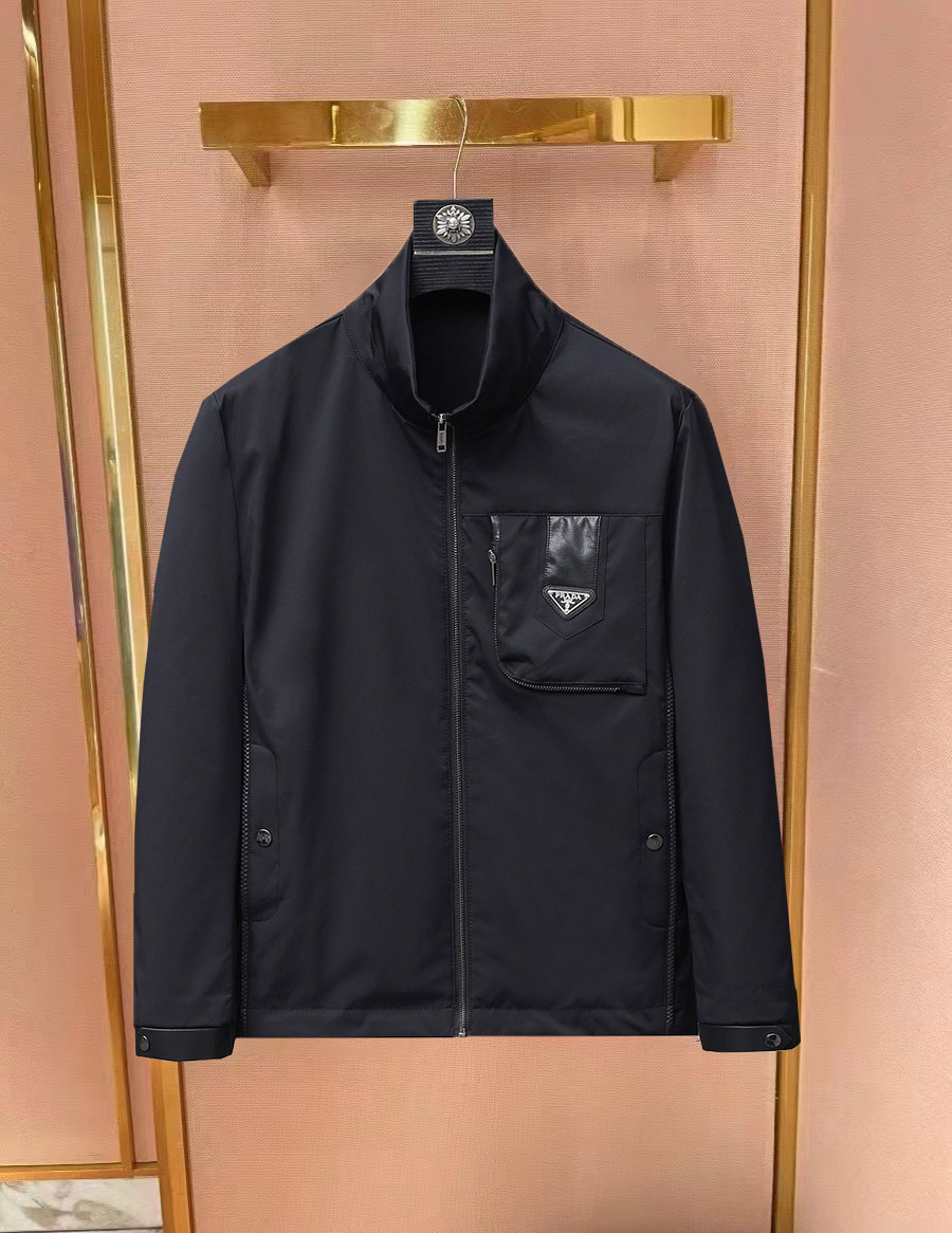 NO:734158,Same style as Prada official website, on sale in advance!  2026ss new spring men's jackets, original high-end version with three standards!  With hidden hood, custom-made fabrics at the counter, highly breathable and comfortable, impeccable details, brand element design concept, reflecting high quality. It feels delicate and soft!  It presents a casual cut and the upper body shape is awesome!  Size M～3XL, maximum wearing capacity is 195 catties.,,prada,jackets & coats,jackets & coats,hats,19860909普拉达 官网同款,提前发售！2026ss开春新款男士夹克外套,原单三标齐全高端版本！带隐藏帽,专柜定制面料 透气舒适度高,细节无可挑剔,品牌元素设计理念,体现高品质.手感细腻柔软！呈现休闲裁剪,上身版型超赞！码数M～3XL,最大穿195斤.,,prada,jackets & coats,jackets & coats,hats,,Men's clothing