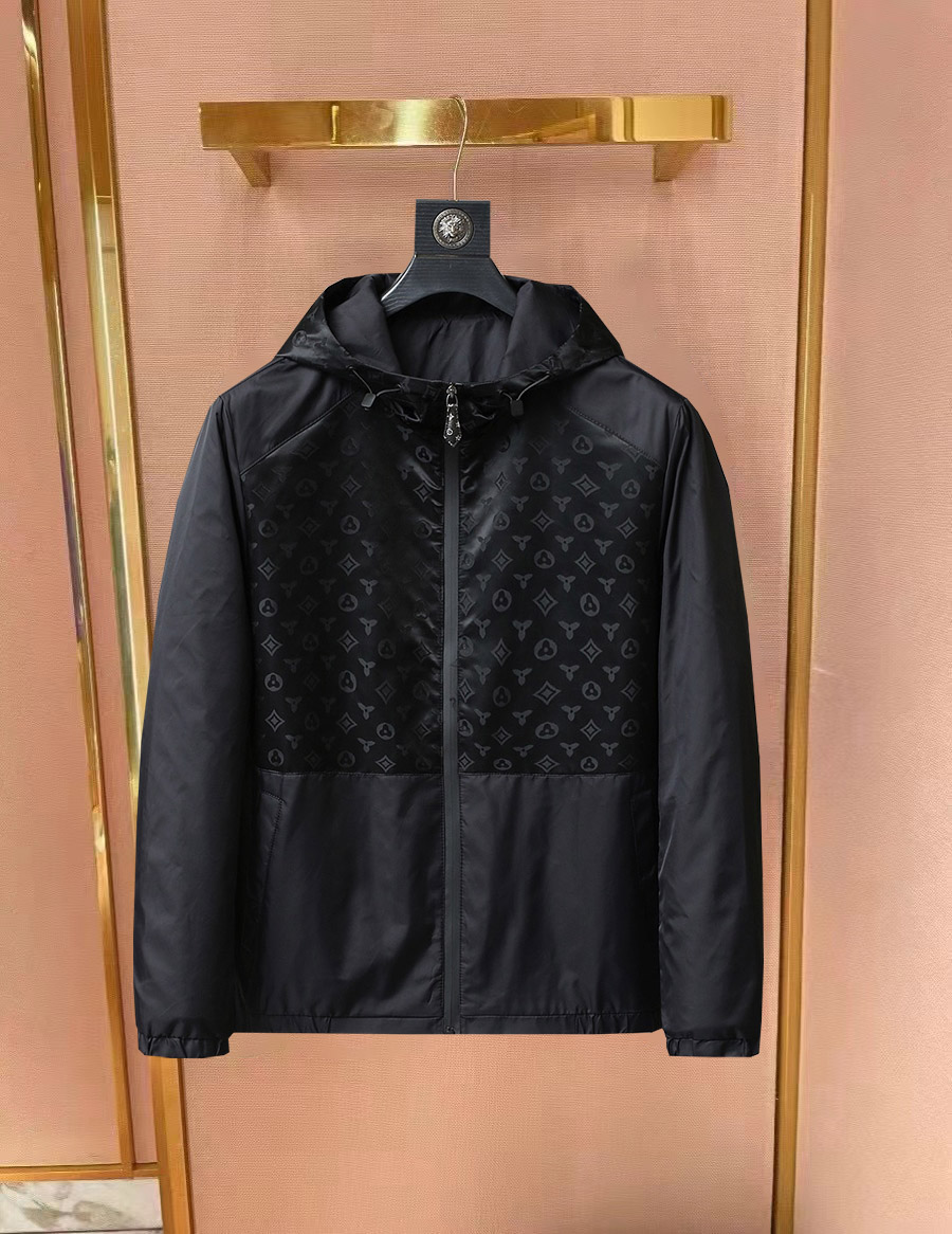NO:734257,Same style as on LV official website, on sale in advance!  2026ss new spring men's jackets, original high-end version with three standards!  With hidden hood, custom-made fabrics at the counter, highly breathable and comfortable, impeccable details, brand element design concept, reflecting high quality. It feels delicate and soft!  It presents a casual cut and the upper body shape is awesome!  Size M～3XL, maximum wear is 195kg.,,louis vuitton,jackets & coats,jackets & coats,hats,19860909LV 官网同款,提前发售！2026ss开春新款男士夹克外套,原单三标齐全高端版本！带隐藏帽,专柜定制面料 透气舒适度高,细节无可挑剔,品牌元素设计理念,体现高品质.手感细腻柔软！呈现休闲裁剪,上身版型超赞！码数M～3XL,最大穿195斤.,,louis vuitton,jackets & coats,jackets & coats,hats,,Men's clothing