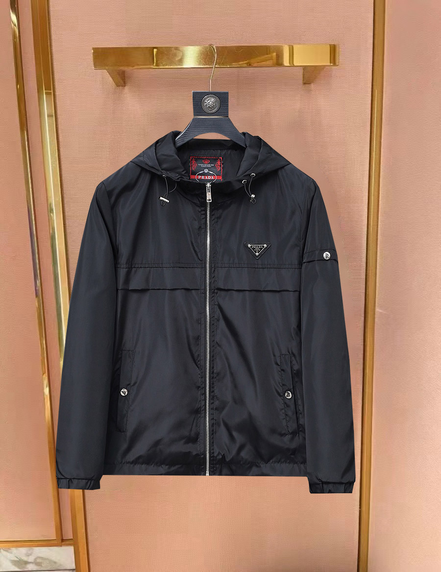 NO:734244,Same style as Prada official website, on sale in advance!  2026ss new spring men's jackets, original high-end version with three standards!  With hidden hood, custom-made fabrics at the counter, highly breathable and comfortable, impeccable details, brand element design concept, reflecting high quality. It feels delicate and soft!  It presents a casual cut and the upper body shape is awesome!  Size M～3XL, maximum wearing capacity is 195 catties.,,prada,jackets & coats,jackets & coats,hats,19860909普拉达 官网同款,提前发售！2026ss开春新款男士夹克外套,原单三标齐全高端版本！带隐藏帽,专柜定制面料 透气舒适度高,细节无可挑剔,品牌元素设计理念,体现高品质.手感细腻柔软！呈现休闲裁剪,上身版型超赞！码数M～3XL,最大穿195斤.,,prada,jackets & coats,jackets & coats,hats,,Men's clothing