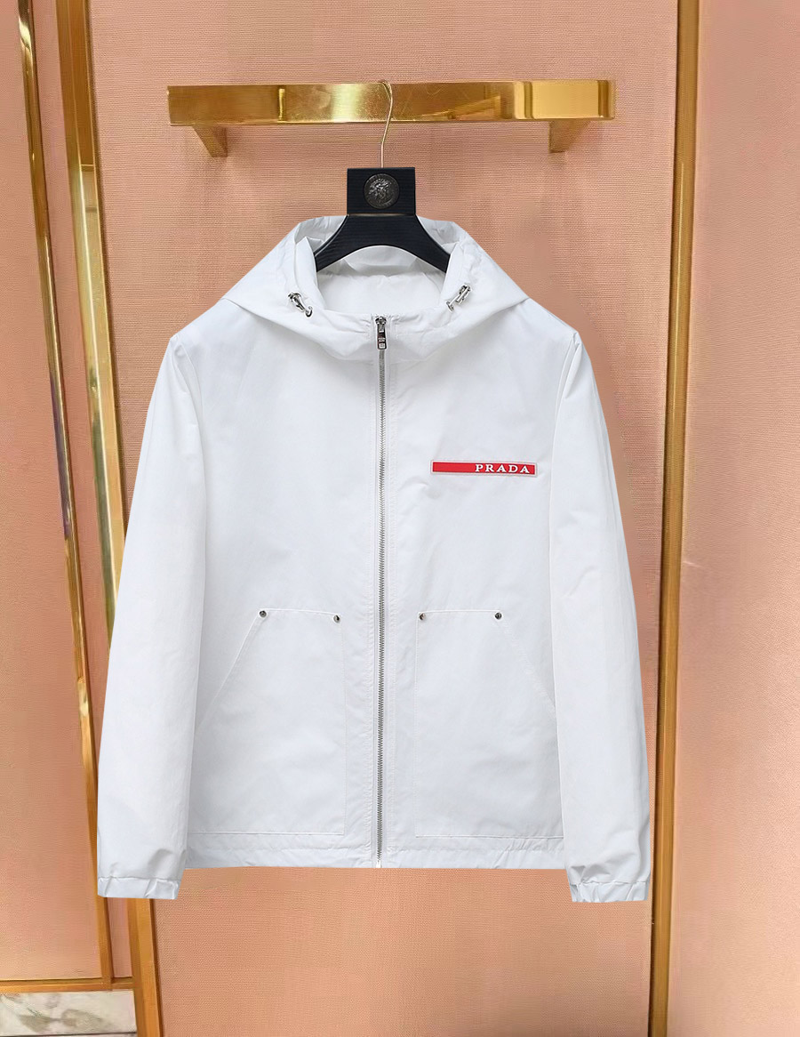 NO:734151,Same style as Prada official website, on sale in advance!  2026ss new spring men's jackets, original high-end version with three standards!  With hidden hood, custom-made fabrics at the counter, highly breathable and comfortable, impeccable details, brand element design concept, reflecting high quality. It feels delicate and soft!  It presents a casual cut and the upper body shape is awesome!  Size M～3XL, maximum wearing capacity is 195 catties.,,prada,jackets & coats,jackets & coats,hats,19860909普拉达 官网同款,提前发售！2026ss开春新款男士夹克外套,原单三标齐全高端版本！带隐藏帽,专柜定制面料 透气舒适度高,细节无可挑剔,品牌元素设计理念,体现高品质.手感细腻柔软！呈现休闲裁剪,上身版型超赞！码数M～3XL,最大穿195斤.,,prada,jackets & coats,jackets & coats,hats,,Men's clothing