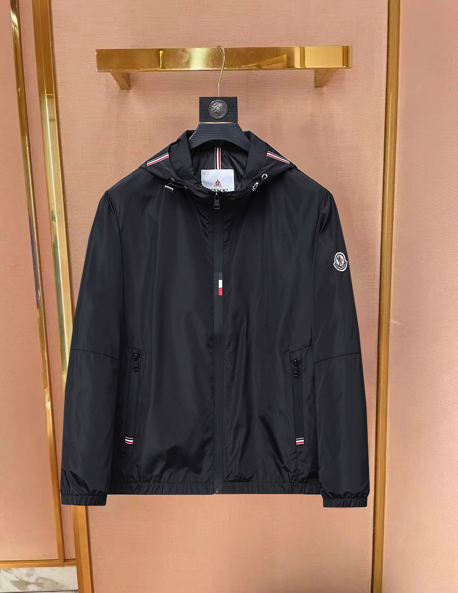 NO:734147,Same style as Mengkou official website, on sale in advance!  2026ss new spring men's jackets, original high-end version with three standards!  With hidden hood, custom-made fabrics at the counter, highly breathable and comfortable, impeccable details, brand element design concept, reflecting high quality. It feels delicate and soft!  It presents a casual cut and the upper body shape is awesome!  Size M～3XL, maximum wearing capacity is 195 catties.,,Moncler,jackets & coats,jackets & coats,hats,19860909蒙口 官网同款,提前发售！2026ss开春新款男士夹克外套,原单三标齐全高端版本！带隐藏帽,专柜定制面料 透气舒适度高,细节无可挑剔,品牌元素设计理念,体现高品质.手感细腻柔软！呈现休闲裁剪,上身版型超赞！码数M～3XL,最大穿195斤.,,Moncler,jackets & coats,jackets & coats,hats,,Men's clothing