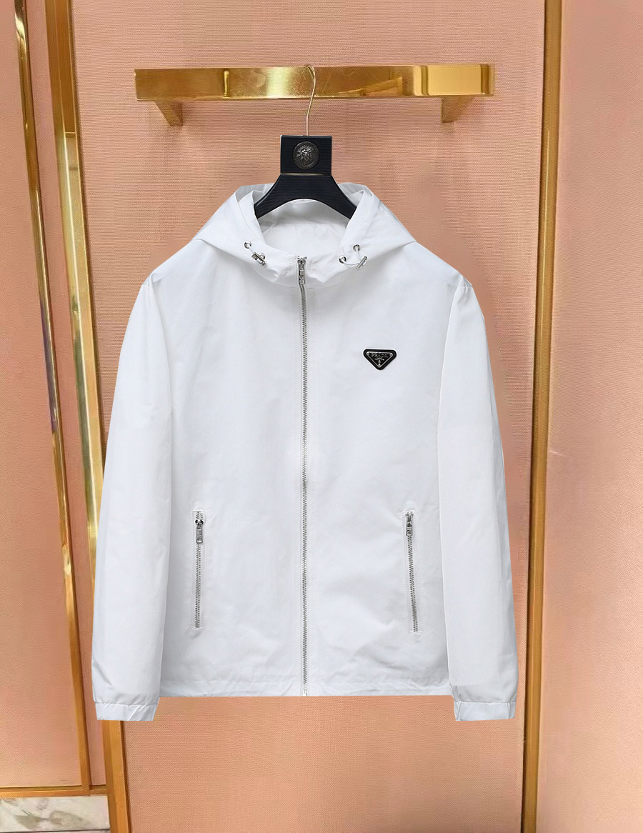 NO:734142,Same style as Prada official website, on sale in advance!  2026ss new spring men's jackets, original high-end version with three standards!  With hidden hood, custom-made fabrics at the counter, highly breathable and comfortable, impeccable details, brand element design concept, reflecting high quality. It feels delicate and soft!  It presents a casual cut and the upper body shape is awesome!  Size M～3XL, maximum wearing capacity is 195 catties.,,prada,jackets & coats,jackets & coats,hats,19860909普拉达 官网同款,提前发售！2026ss开春新款男士夹克外套,原单三标齐全高端版本！带隐藏帽,专柜定制面料 透气舒适度高,细节无可挑剔,品牌元素设计理念,体现高品质.手感细腻柔软！呈现休闲裁剪,上身版型超赞！码数M～3XL,最大穿195斤.,,prada,jackets & coats,jackets & coats,hats,,Men's clothing