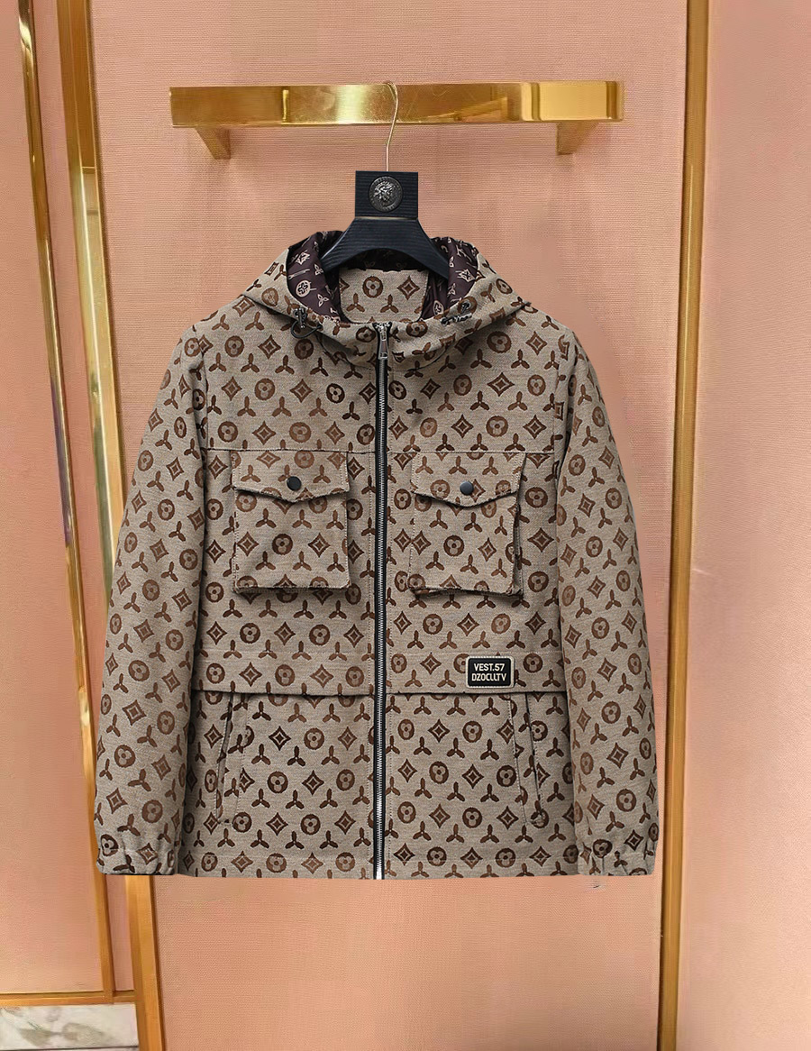 NO:734076,Same style as on LV official website, on sale in advance!  2026ss new spring men's jackets, original high-end version with three standards!  With hidden hood, custom-made fabrics at the counter, highly breathable and comfortable, impeccable details, brand element design concept, reflecting high quality. It feels delicate and soft!  It presents a casual cut and the upper body shape is awesome!  Size M～3XL, maximum wear is 195kg.,,louis vuitton,jackets & coats,jackets & coats,hats,19860909LV 官网同款,提前发售！2026ss开春新款男士夹克外套,原单三标齐全高端版本！带隐藏帽,专柜定制面料 透气舒适度高,细节无可挑剔,品牌元素设计理念,体现高品质.手感细腻柔软！呈现休闲裁剪,上身版型超赞！码数M～3XL,最大穿195斤.,,louis vuitton,jackets & coats,jackets & coats,hats,,Men's clothing