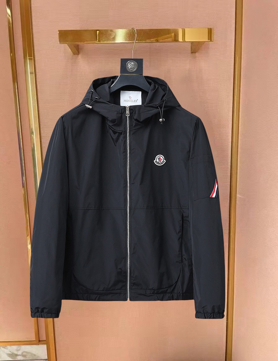 NO:734126,Same style as Mengkou official website, on sale in advance!  2026ss new spring men's jackets, original high-end version with three standards!  With hidden hood, custom-made fabrics at the counter, highly breathable and comfortable, impeccable details, brand element design concept, reflecting high quality. It feels delicate and soft!  It presents a casual cut and the upper body shape is awesome!  Size M～3XL, maximum wearing capacity is 195 catties.,,Moncler,jackets & coats,jackets & coats,hats,19860909蒙口 官网同款,提前发售！2026ss开春新款男士夹克外套,原单三标齐全高端版本！带隐藏帽,专柜定制面料 透气舒适度高,细节无可挑剔,品牌元素设计理念,体现高品质.手感细腻柔软！呈现休闲裁剪,上身版型超赞！码数M～3XL,最大穿195斤.,,Moncler,jackets & coats,jackets & coats,hats,,Men's clothing