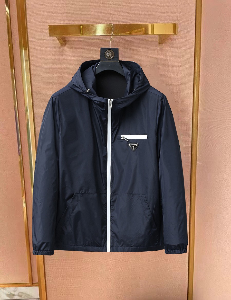 NO:734103,Same style as Prada official website, on sale in advance!  2026ss new spring men's jackets, original high-end version with three standards!  With hidden hood, custom-made fabrics at the counter, highly breathable and comfortable, impeccable details, brand element design concept, reflecting high quality. It feels delicate and soft!  It presents a casual cut and the upper body shape is awesome!  Size M～3XL, maximum wearing capacity is 195 catties.,,prada,jackets & coats,jackets & coats,hats,19860909普拉达 官网同款,提前发售！2026ss开春新款男士夹克外套,原单三标齐全高端版本！带隐藏帽,专柜定制面料 透气舒适度高,细节无可挑剔,品牌元素设计理念,体现高品质.手感细腻柔软！呈现休闲裁剪,上身版型超赞！码数M～3XL,最大穿195斤.,,prada,jackets & coats,jackets & coats,hats,,Men's clothing