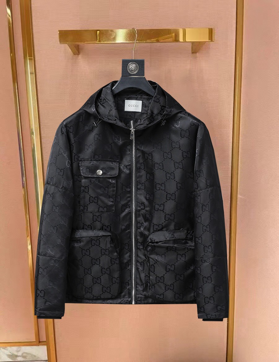 NO:734112,Same style as Gucci official website, on sale in advance!  2026ss new spring men's jackets, original high-end version with three standards!  With hidden hood, custom-made fabrics at the counter, highly breathable and comfortable, impeccable details, brand element design concept, reflecting high quality. It feels delicate and soft!  It presents a casual cut and the upper body shape is awesome!  Size M～3XL, maximum wearing capacity is 195 catties.,,jackets & coats,jackets & coats,hats,19860909古奇 官网同款,提前发售！2026ss开春新款男士夹克外套,原单三标齐全高端版本！带隐藏帽,专柜定制面料 透气舒适度高,细节无可挑剔,品牌元素设计理念,体现高品质.手感细腻柔软！呈现休闲裁剪,上身版型超赞！码数M～3XL,最大穿195斤.,,jackets & coats,jackets & coats,hats,,Men's clothing