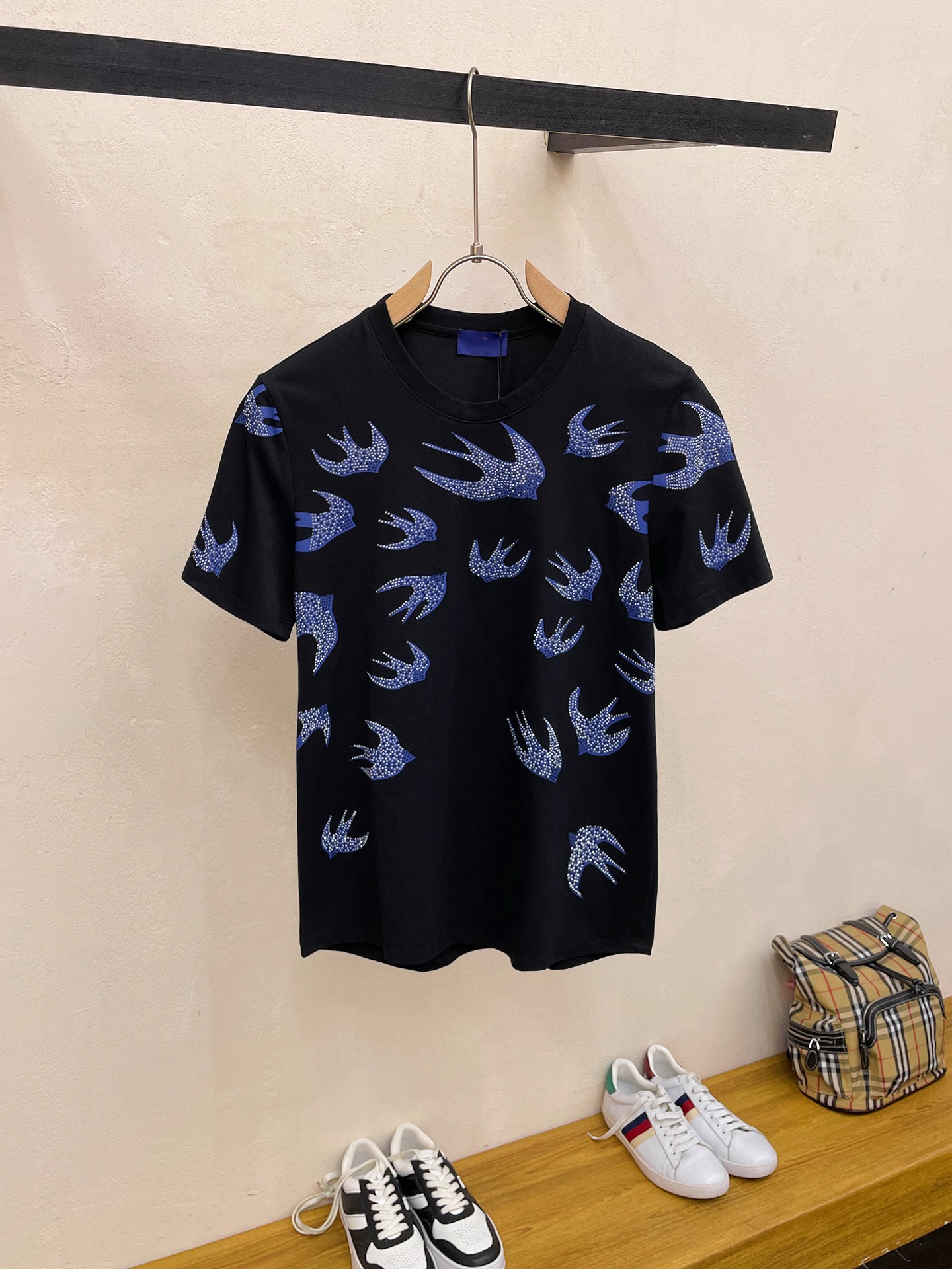 Where should I buy to receive
 Armani Good
 Clothing T-Shirt Men Cotton Mercerized Spring/Summer Collection Fashion Short Sleeve
