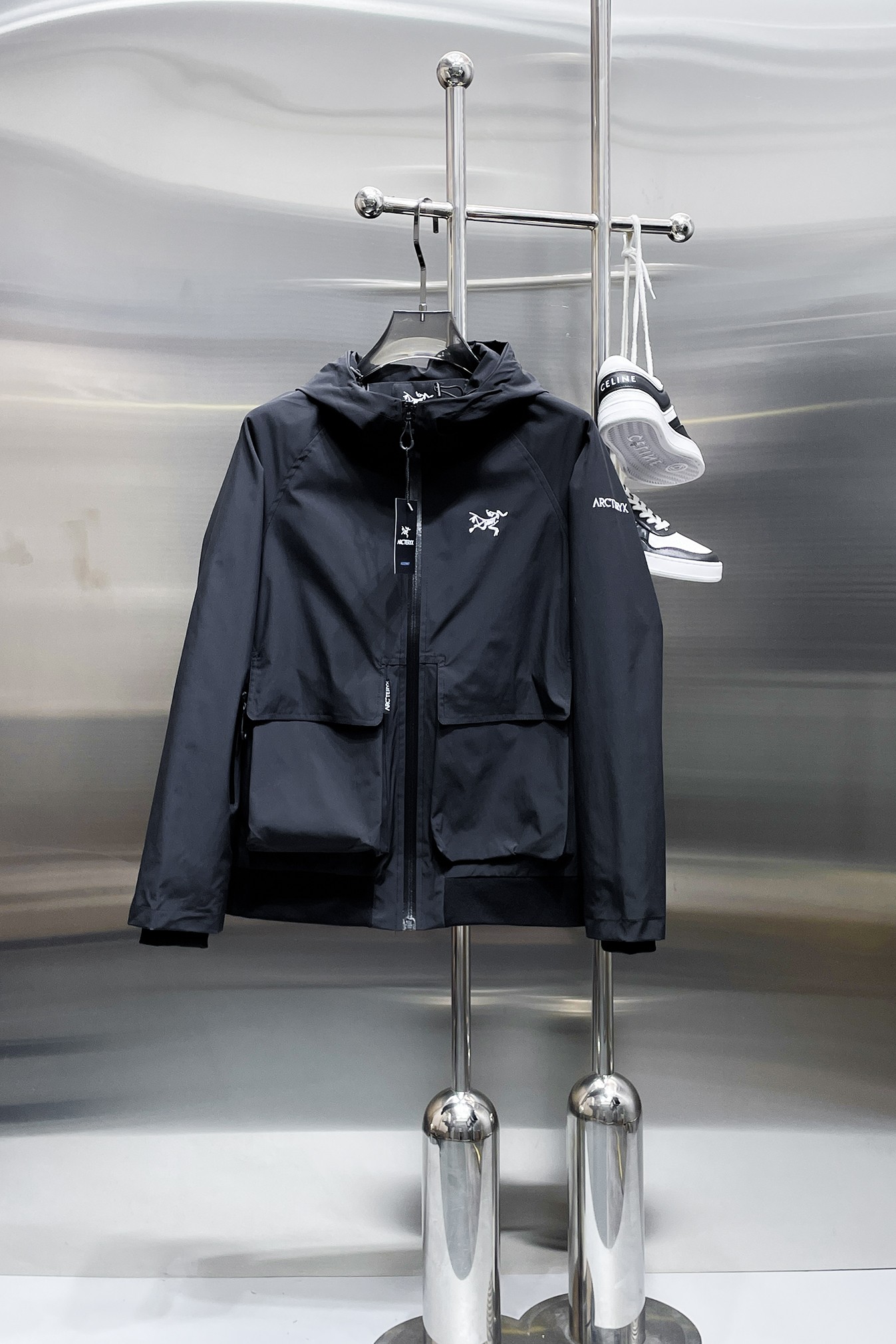 NO:876630,Same style as Arc’teryx official website, on sale in advance!  2026ss new spring men's jackets, original high-end version with three standards!  With hidden hood, custom-made fabrics at the counter, highly breathable and comfortable, impeccable details, brand element design concept, reflecting high quality. It feels delicate and soft!  It presents a casual cut and the upper body shape is awesome!  Size M～3XL, maximum wearing capacity is 195 catties.,arc'teryx,jackets & coats,jackets & coats,hats,19860909始祖鸟 官网同款,提前发售！2026ss开春新款男士夹克外套,原单三标齐全高端版本！带隐藏帽,专柜定制面料 透气舒适度高,细节无可挑剔,品牌元素设计理念,体现高品质.手感细腻柔软！呈现休闲裁剪,上身版型超赞！码数M～3XL,最大穿195斤.,arc'teryx,jackets & coats,jackets & coats,hats,,Men's clothing