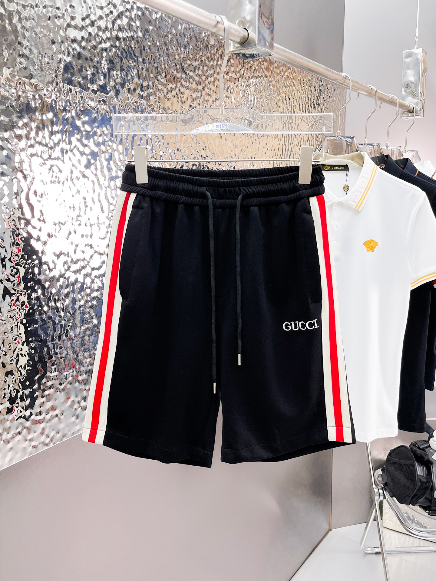 NO:140541,Guqi three standards are complete. 2025 summer new men's casual shorts, high-end custom fabric breathable fabric, extremely breathable, elastic and comfortable, impeccable details, top-level auxiliary materials, original logo design concept, delicate and soft feel!  The upper body style is excellent!  Size M-XXXL order to report height and weight, shorts, alexander wang19860909古奇三标齐全 2025夏季新款男士休闲短裤,高级定制面料透气面料 透气弹力舒适度极高,细节无可挑剔,顶级辅料配备,原版logo设计理念,手感细腻柔软！上身版型超赞！尺码M-XXXL下单报身高体重,,shorts,alexander wang,Men's clothing