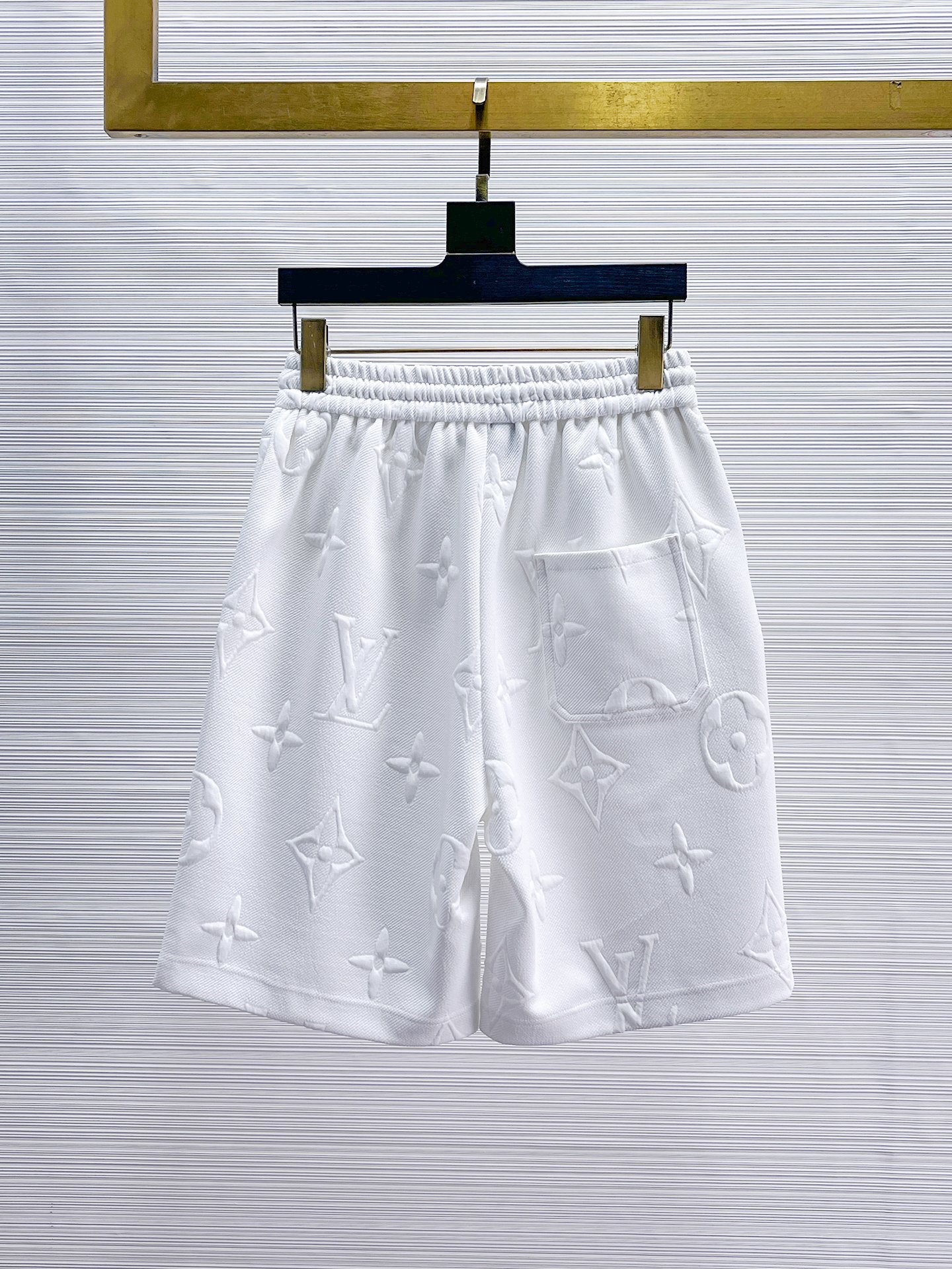 NO:935332,LV three-standard complete 2026 summer new men's casual shorts, advanced custom-made breathable fabrics, extremely breathable, elastic and comfortable, impeccable details, top-grade accessories, original logo design concept, delicate and soft feel!  The upper body shape is awesome!  Sizes M-XXXL, please state your height and weight when ordering,,louis vuitton,shorts,19860909LV 三标齐全 2026夏季新款男士休闲短裤,高级定制面料透气面料 透气弹力舒适度极高,细节无可挑剔,顶级辅料配备,原版logo设计理念,手感细腻柔软！上身版型超赞！尺码M-XXXL下单报身高体重,,louis vuitton,shorts,,Men's clothing