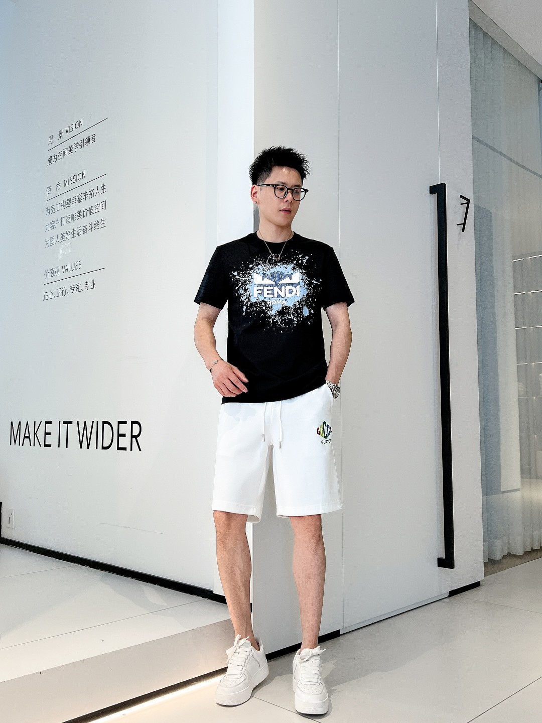 NO:431243,Guqi three standards are complete. 2025 summer new men's casual shorts, high-end custom fabric breathable fabric, extremely breathable, elastic and comfortable, impeccable details, top-level auxiliary materials, original logo design concept, delicate and soft feel!  The upper body style is excellent!  Size M-XXXL order to report height and weight, shorts, alexander wang19860909古奇三标齐全 2025夏季新款男士休闲短裤,高级定制面料透气面料 透气弹力舒适度极高,细节无可挑剔,顶级辅料配备,原版logo设计理念,手感细腻柔软！上身版型超赞！尺码M-XXXL下单报身高体重,,shorts,alexander wang,Men's clothing