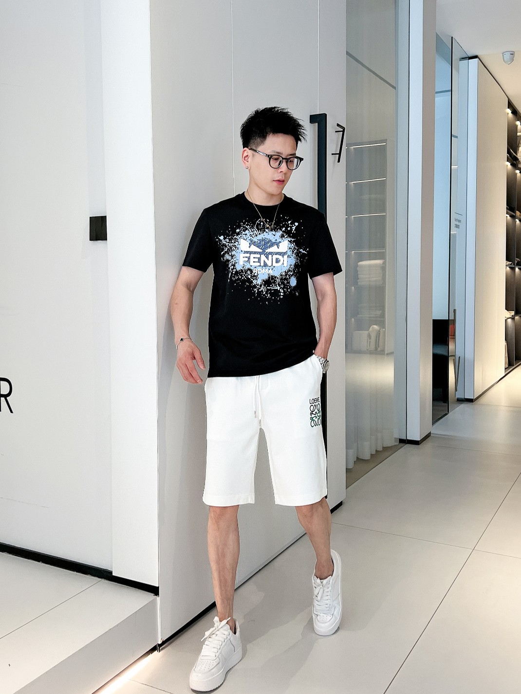 NO:431212,Luo Yiwei 2025ss summer new style, original single counter casual shorts, luxury classic brand original LOGO accessories, hot-selling models for the counter, very comfortable to wear, low-key and luxurious, very classy when worn, no need to say much about the trouser style and cutting, the upper body is exquisite and vivid, high-end and top-quality materials, a truly palace-level casual pants, Turkish cotton quality, heavy washing makes the pants very soft!  Not picky about people, the upper body is absolutely stylish and extremely luxurious. Size M-3XL., loewe, shorts, alexander wang19860909罗意威 2025ss夏季新款,原单专柜休闲短裤,奢华经典品牌原版LOGO配饰 专柜热销款 身穿着非常舒适 低调不失奢华 穿出去非常有档次 裤型款式和裁剪亦无需多言 上身精致跃然高档一等一顶级质料 真正殿堂级的休闲裤 选用土耳其的棉花品质卓然,经过重水洗使得裤子很柔软！不挑人 上身绝对的有型 极度奢华. 尺码M-3XL.,,loewe,shorts,alexander wang,Men's clothing