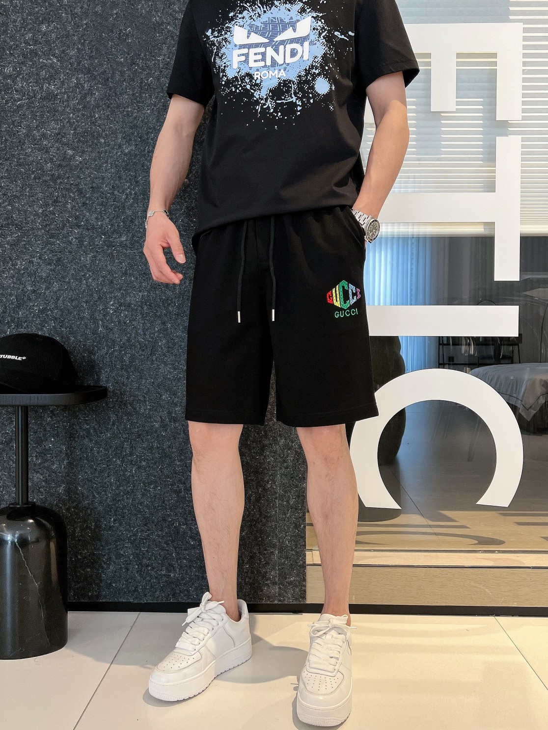 NO:431221,Guqi 2025ss summer new style, original single counter casual shorts, luxury classic brand original LOGO accessories, hot-selling models for counters, very comfortable to wear, low-key and luxurious, very classy when worn, no need to say much about the trouser style and cutting, exquisite upper body, high-end first-class material, truly palace-level casual pants, Turkish cotton quality, heavy washing makes the pants very soft!  Not picky about people, the upper body is absolutely stylish and extremely luxurious. Size M-3XL., shorts, alexander wang19860909古奇 2025ss夏季新款,原单专柜休闲短裤,奢华经典品牌原版LOGO配饰 专柜热销款 身穿着非常舒适 低调不失奢华 穿出去非常有档次 裤型款式和裁剪亦无需多言 上身精致跃然高档一等一顶级质料 真正殿堂级的休闲裤 选用土耳其的棉花品质卓然,经过重水洗使得裤子很柔软！不挑人 上身绝对的有型 极度奢华. 尺码M-3XL.,,shorts,alexander wang,Men's clothing