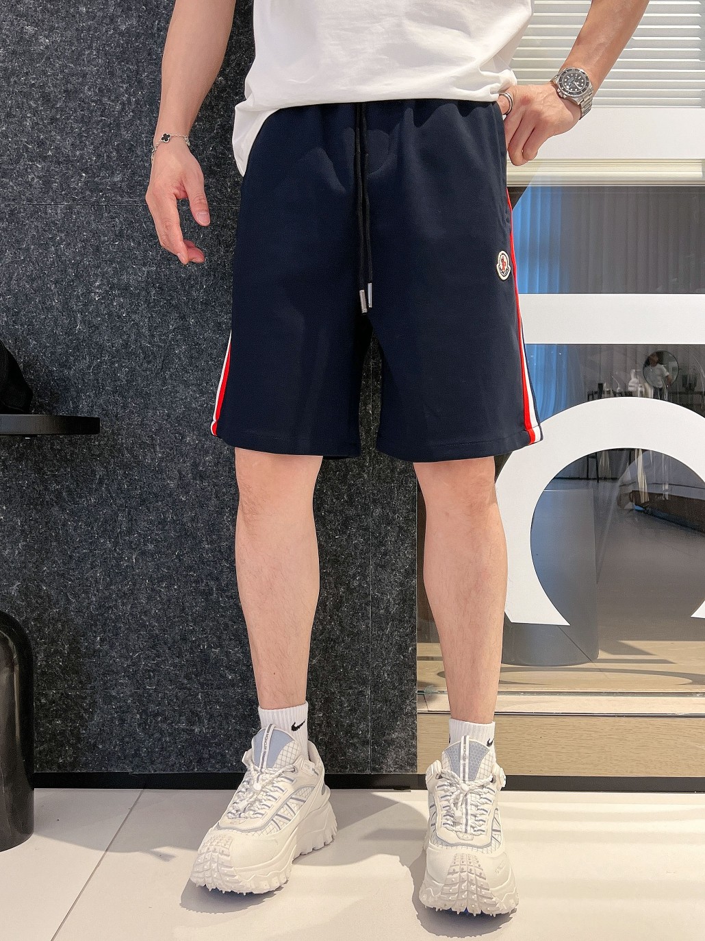 NO:431271,The new summer style of 2025ss, original single counter casual shorts, luxury classic brand original LOGO accessories, hot-selling models of the counter, very comfortable to wear, low-key and luxurious, very classy when worn, there is no need to say much about the trouser style and cutting, the upper body is exquisite and vivid, high-end and top-quality materials, a truly palace-level casual pants, Turkish cotton quality, heavy washing makes the pants very soft!  Not picky about people, the upper body is absolutely stylish and extremely luxurious. Size M-3XL., Moncler, shorts, alexander wang19860909蒙口 2025ss夏季新款,原单专柜休闲短裤,奢华经典品牌原版LOGO配饰 专柜热销款 身穿着非常舒适 低调不失奢华 穿出去非常有档次 裤型款式和裁剪亦无需多言 上身精致跃然高档一等一顶级质料 真正殿堂级的休闲裤 选用土耳其的棉花品质卓然,经过重水洗使得裤子很柔软！不挑人 上身绝对的有型 极度奢华. 尺码M-3XL.,,Moncler,shorts,alexander wang,Men's clothing