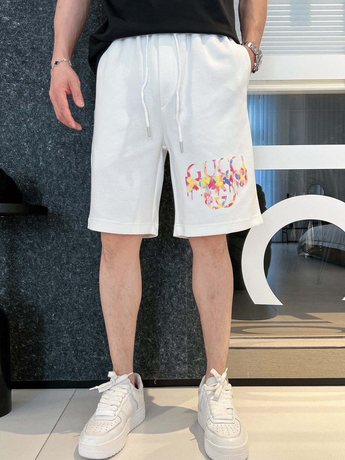 NO:431246,@Guqi 2025ss summer new style, original single counter casual shorts, luxury classic brand original LOGO accessories, hot-selling models for counters, very comfortable to wear, low-key and luxurious, very classy when worn, no need to say much about the trouser style and cutting, the upper body is exquisite and vivid, high-end and top-quality materials, a truly palace-level casual pants, Turkish cotton quality, heavy washing makes the pants very soft!  Not picky about people, the upper body is absolutely stylish and extremely luxurious. Size M-3XL., shorts, alexander wang19860909@古奇 2025ss夏季新款,原单专柜休闲短裤,奢华经典品牌原版LOGO配饰 专柜热销款 身穿着非常舒适 低调不失奢华 穿出去非常有档次 裤型款式和裁剪亦无需多言 上身精致跃然高档一等一顶级质料 真正殿堂级的休闲裤 选用土耳其的棉花品质卓然,经过重水洗使得裤子很柔软！不挑人 上身绝对的有型 极度奢华. 尺码M-3XL.,,shorts,alexander wang,Men's clothing