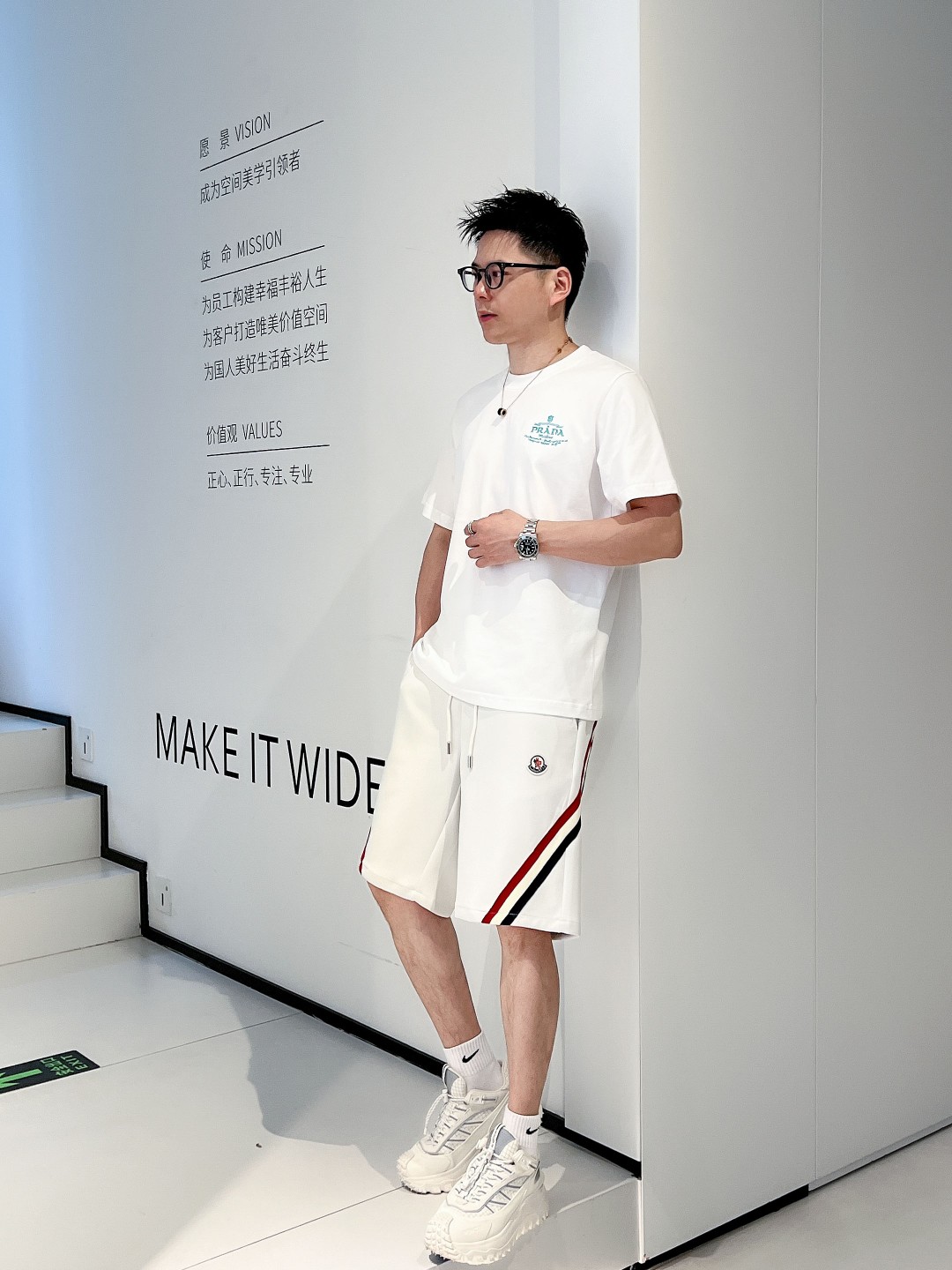 NO:142241,Complete three-stitched masks. 2025 summer new men's casual shorts, high-end custom fabric breathable fabric, extremely breathable, elastic and comfortable, impeccable details, top-level auxiliary materials, original logo design concept, delicate and soft feel!  The upper body style is excellent!  Size M-XXXL order to report height and weight, Moncler, shorts, alexander wang19860909蒙口三标齐全 2025夏季新款男士休闲短裤,高级定制面料透气面料 透气弹力舒适度极高,细节无可挑剔,顶级辅料配备,原版logo设计理念,手感细腻柔软！上身版型超赞！尺码M-XXXL下单报身高体重,,Moncler,shorts,alexander wang,Men's clothing