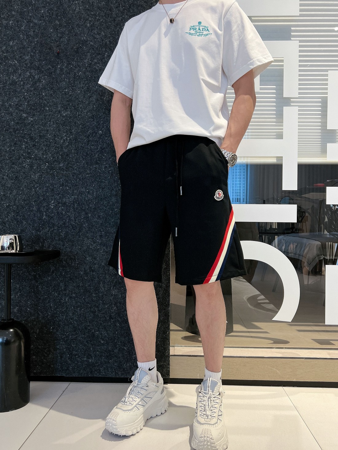 NO:142228,Complete three-stitched masks. 2025 summer new men's casual shorts, high-end custom fabric breathable fabric, extremely breathable, elastic and comfortable, impeccable details, top-level auxiliary materials, original logo design concept, delicate and soft feel!  The upper body style is excellent!  Size M-XXXL order to report height and weight, Moncler, shorts, alexander wang19860909蒙口三标齐全 2025夏季新款男士休闲短裤,高级定制面料透气面料 透气弹力舒适度极高,细节无可挑剔,顶级辅料配备,原版logo设计理念,手感细腻柔软！上身版型超赞！尺码M-XXXL下单报身高体重,,Moncler,shorts,alexander wang,Men's clothing