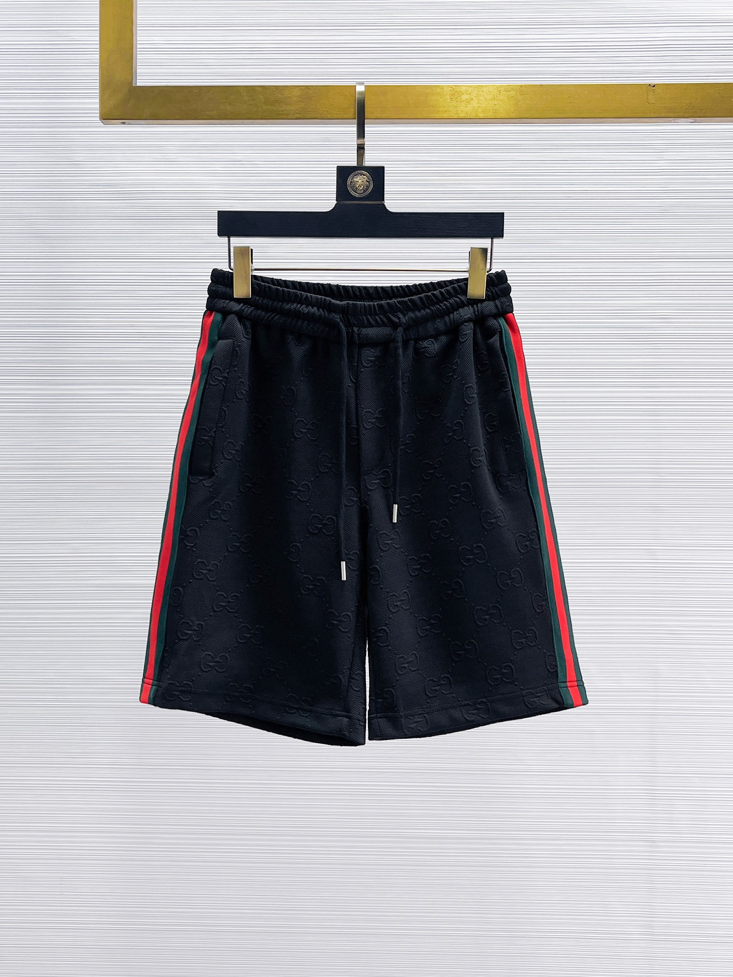 NO:935336,Gucci's three-standard complete 2026 new summer men's casual shorts, advanced custom-made breathable fabrics, extremely breathable, elastic and comfortable, impeccable details, top-grade accessories, original logo design concept, delicate and soft feel!  The upper body shape is awesome!  Sizes M-XXXL, please state your height and weight when ordering,,shorts,19860909古奇三标齐全 2026夏季新款男士休闲短裤,高级定制面料透气面料 透气弹力舒适度极高,细节无可挑剔,顶级辅料配备,原版logo设计理念,手感细腻柔软！上身版型超赞！尺码M-XXXL下单报身高体重,,shorts,,Men's clothing
