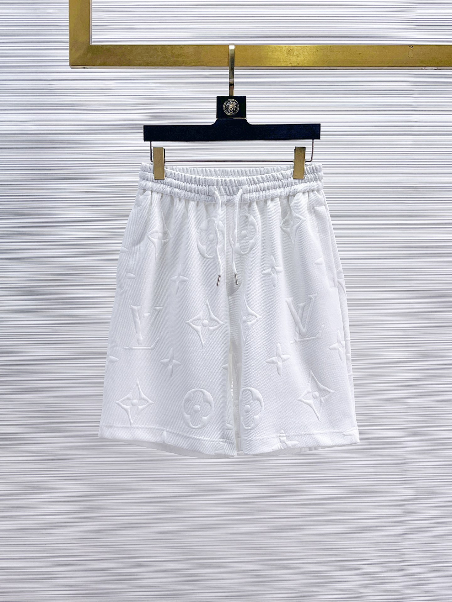 NO:935297,LV three-standard complete 2026 new summer men's casual shorts, advanced custom-made breathable fabrics, extremely breathable, elastic and comfortable, impeccable details, top-grade accessories, original logo design concept, delicate and soft feel!  The upper body shape is awesome!  Sizes M-XXXL, please state your height and weight when ordering,,louis vuitton,shorts,19860909LV三标齐全 2026夏季新款男士休闲短裤,高级定制面料透气面料 透气弹力舒适度极高,细节无可挑剔,顶级辅料配备,原版logo设计理念,手感细腻柔软！上身版型超赞！尺码M-XXXL下单报身高体重,,louis vuitton,shorts,,Men's clothing