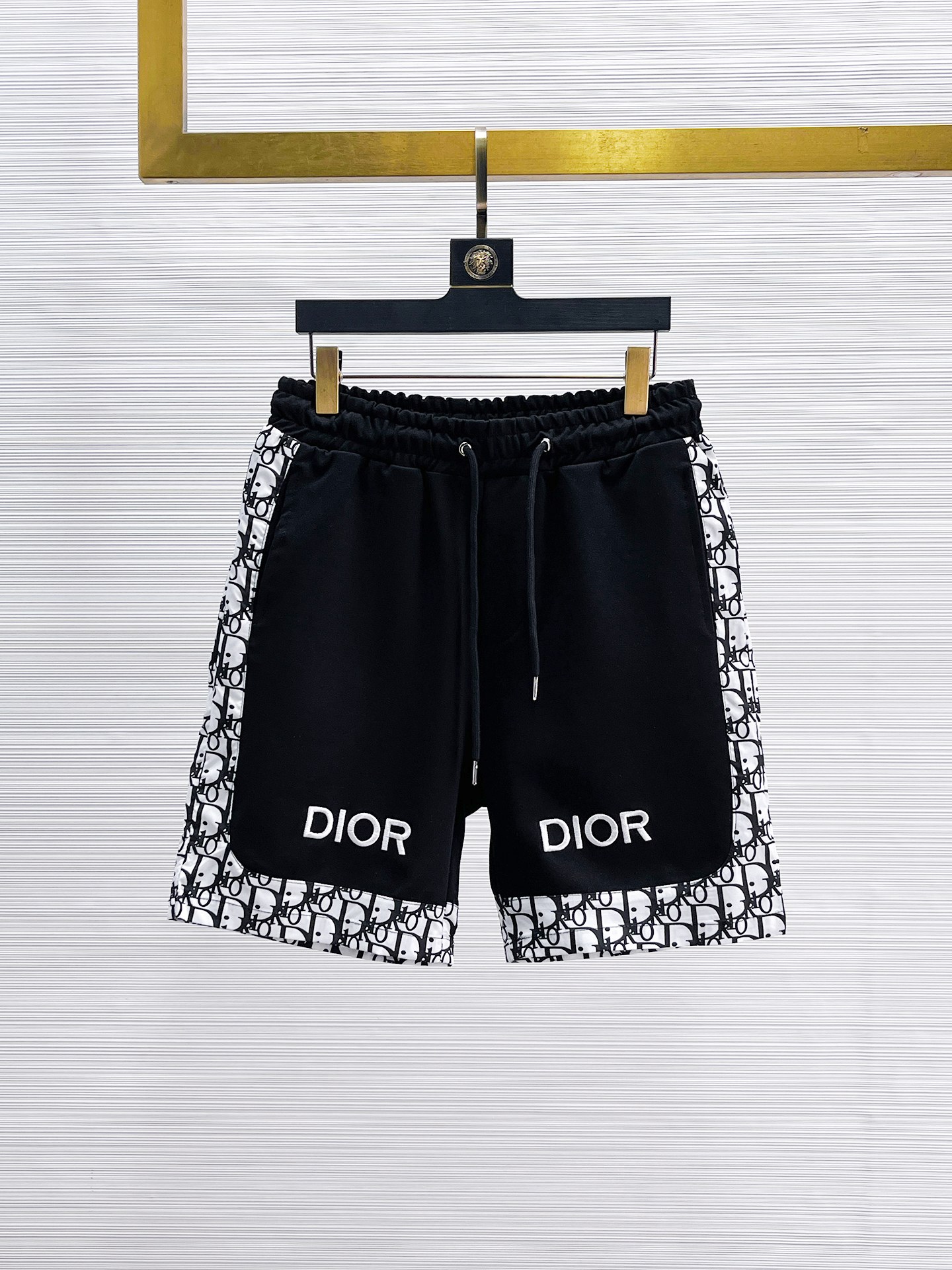 NO:935334,Dior's three-standard complete 2026 summer new men's casual shorts, advanced custom-made breathable fabrics, extremely breathable, elastic and comfortable, impeccable details, top-grade accessories, original logo design concept, delicate and soft feel!  The upper body shape is awesome!  Sizes M-XXXL, please state your height and weight when ordering, dior, shorts,19860909迪奥三标齐全 2026夏季新款男士休闲短裤,高级定制面料透气面料 透气弹力舒适度极高,细节无可挑剔,顶级辅料配备,原版logo设计理念,手感细腻柔软！上身版型超赞！尺码M-XXXL下单报身高体重,,dior,shorts,,Men's clothing
