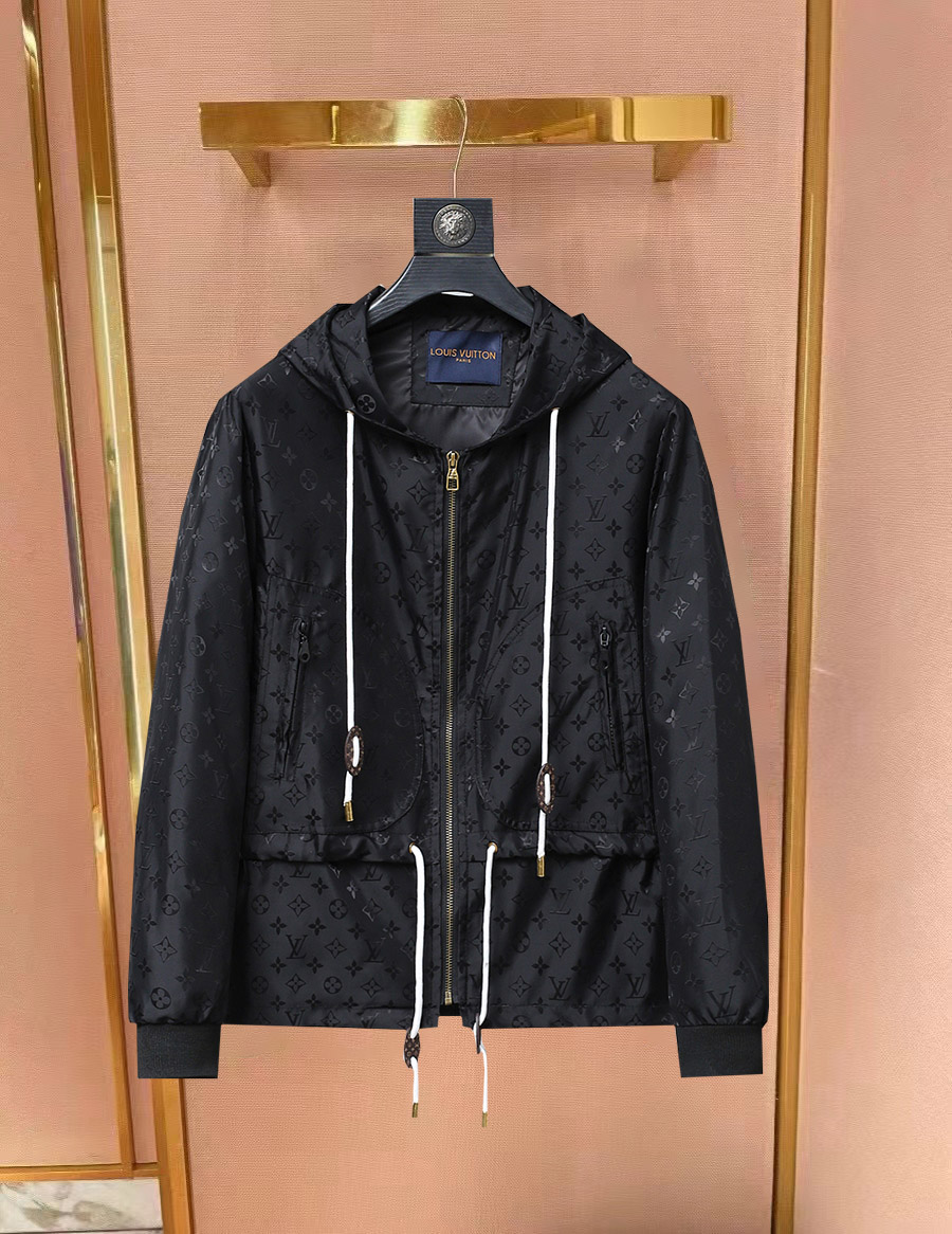 NO:734155,The same style as the LV official website, complete with three labels, sold in advance. 2026ss new spring men's jacket, complete with three labels, high-end version of the original order. Custom-made fabrics at the counter. Highly breathable and comfortable, impeccable details, brand element design concept, reflecting high quality. Delicate and soft feel. Casual tailoring, excellent upper body size. Size M~3XL, maximum wear 195 catties,, Louis Vuitton, jackets & coats,jackets & coats,19860909LV 官网同款,三标齐全,提前发售 2026ss开春新款男士夹克外套,原单三标齐全高端版本 专柜定制面料 透气舒适度高,细节无可挑剔,品牌元素设计理念,体现高品质.手感细腻柔软 呈现休闲裁剪,上身版型超赞 码数M～3XL,最大穿195斤,,louis vuitton,jackets & coats,jackets & coats,,Men's clothing