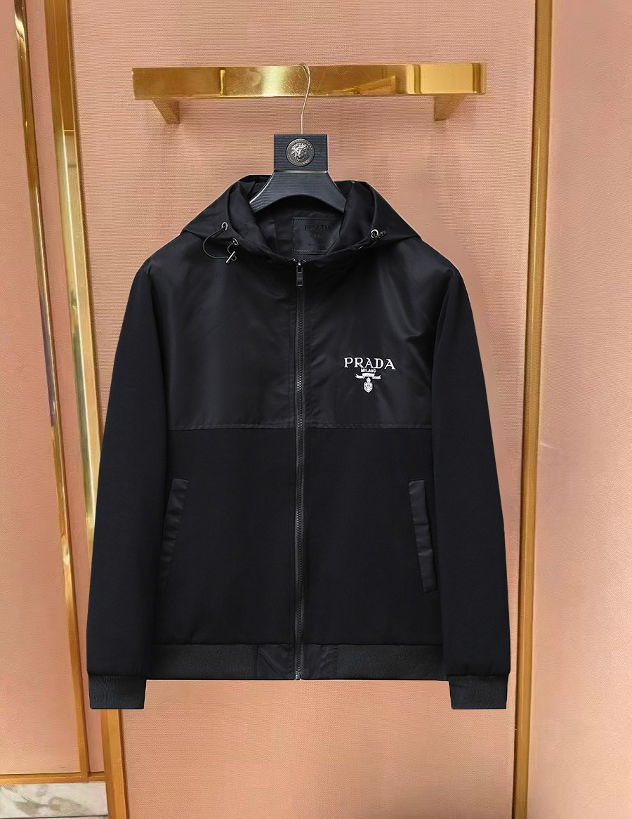 NO:734191,The same style as Prada's official website, complete with three labels, on sale in advance. 2026ss new spring men's jacket, high-end version with complete three labels from the original order. Custom-made fabrics at the counter. Highly breathable and comfortable, impeccable details, brand element design concept, reflecting high quality. Delicate and soft feel. Casual tailoring, excellent upper body size. Size M~3XL, maximum wearing capacity is 195 catties., prada, jackets & coats, jackets & coats,19860909普拉达 官网同款,三标齐全,提前发售 2026ss开春新款男士夹克外套,原单三标齐全高端版本 专柜定制面料 透气舒适度高,细节无可挑剔,品牌元素设计理念,体现高品质.手感细腻柔软 呈现休闲裁剪,上身版型超赞 码数M～3XL,最大穿195斤,,prada,jackets & coats,jackets & coats,,Men's clothing