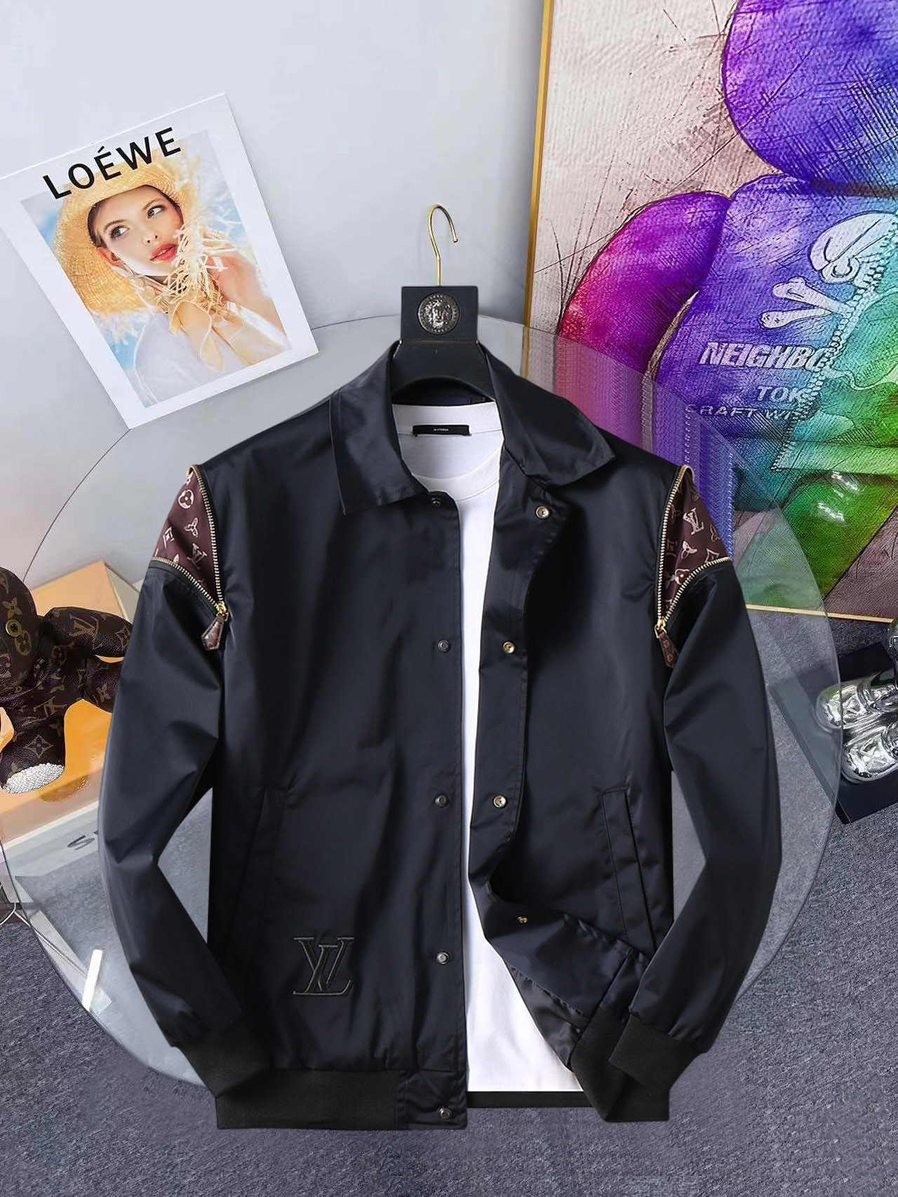 NO:648219,The same style as the LV official website, complete with three labels, on sale in advance. 2025ss new autumn men's jacket, reversible original single with three labels, high-end version. Custom-made fabrics at the counter. Highly breathable and comfortable, impeccable details, brand element design concept, reflecting high quality. Delicate and soft feel. Casual tailoring, excellent upper body shape. Size M～3XL, maximum wearing capacity is 195 catties., Louis Vuitton, jackets & coats, jackets &  coats,alexander wang19860909LV 官网同款,三标齐全,提前发售 2025ss开秋新款男士夹克外套,双面穿原单三标齐全高端版本 专柜定制面料 透气舒适度高,细节无可挑剔,品牌元素设计理念,体现高品质.手感细腻柔软 呈现休闲裁剪,上身版型超赞 码数M～3XL,最大穿195斤,,louis vuitton,jackets & coats,jackets & coats,alexander wang,Men's clothing