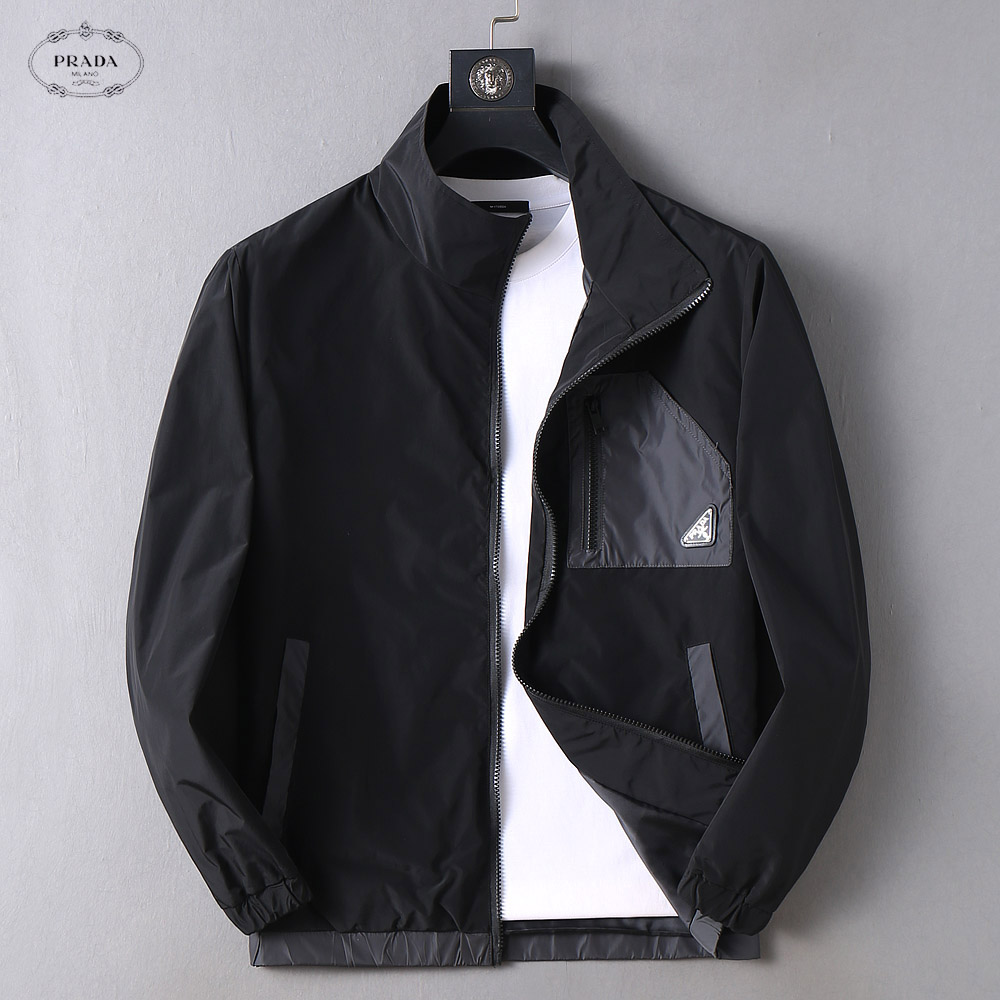 NO:736835,Prada official website same style, complete with three labels, on sale in advance. 2026ss new spring men's jacket, double-sided original single with three labels, high-end version. Custom-made fabrics at the counter. Highly breathable and comfortable, impeccable details, brand element design concept, reflecting high quality. Delicate and soft feel. Casual tailoring, excellent upper body shape. Size M～3XL, maximum wearing capacity is 195 catties., prada, jackets & coats, jackets & coats,19860909普拉达 官网同款,三标齐全,提前发售 2026ss开春新款男士夹克外套,双面穿原单三标齐全高端版本 专柜定制面料 透气舒适度高,细节无可挑剔,品牌元素设计理念,体现高品质.手感细腻柔软 呈现休闲裁剪,上身版型超赞 码数M～3XL,最大穿195斤,,prada,jackets & coats,jackets & coats,,Men's clothing