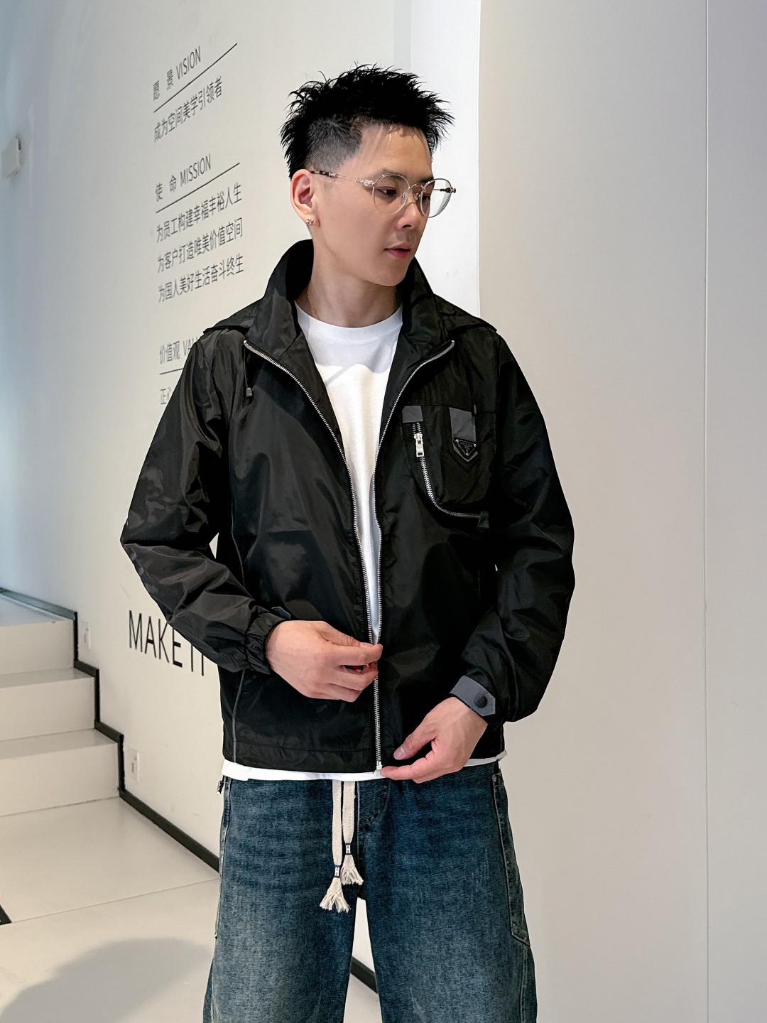 NO:139346,Prada's official website has the same style, complete three standards, and is available in advance. 2025ss Spring New Men's Jacket Jacket, double-sided original single three standards, high-end version, customized counter fabric, breathable and comfortable, impeccable details, brand element design concept, reflecting high quality. The feel is delicate and soft, presents casual cut, and the upper body style is superb. The number of sizes M~3XL, maximum wear 195 catties, prada, jackets & coats, jackets & coats, alexander wang19860909普拉达 官网同款,三标齐全,提前发售 2025ss开春新款男士夹克外套,双面穿原单三标齐全高端版本 专柜定制面料 透气舒适度高,细节无可挑剔,品牌元素设计理念,体现高品质.手感细腻柔软 呈现休闲裁剪,上身版型超赞 码数M～3XL,最大穿195斤,,prada,jackets & coats,jackets & coats,alexander wang,Men's clothing