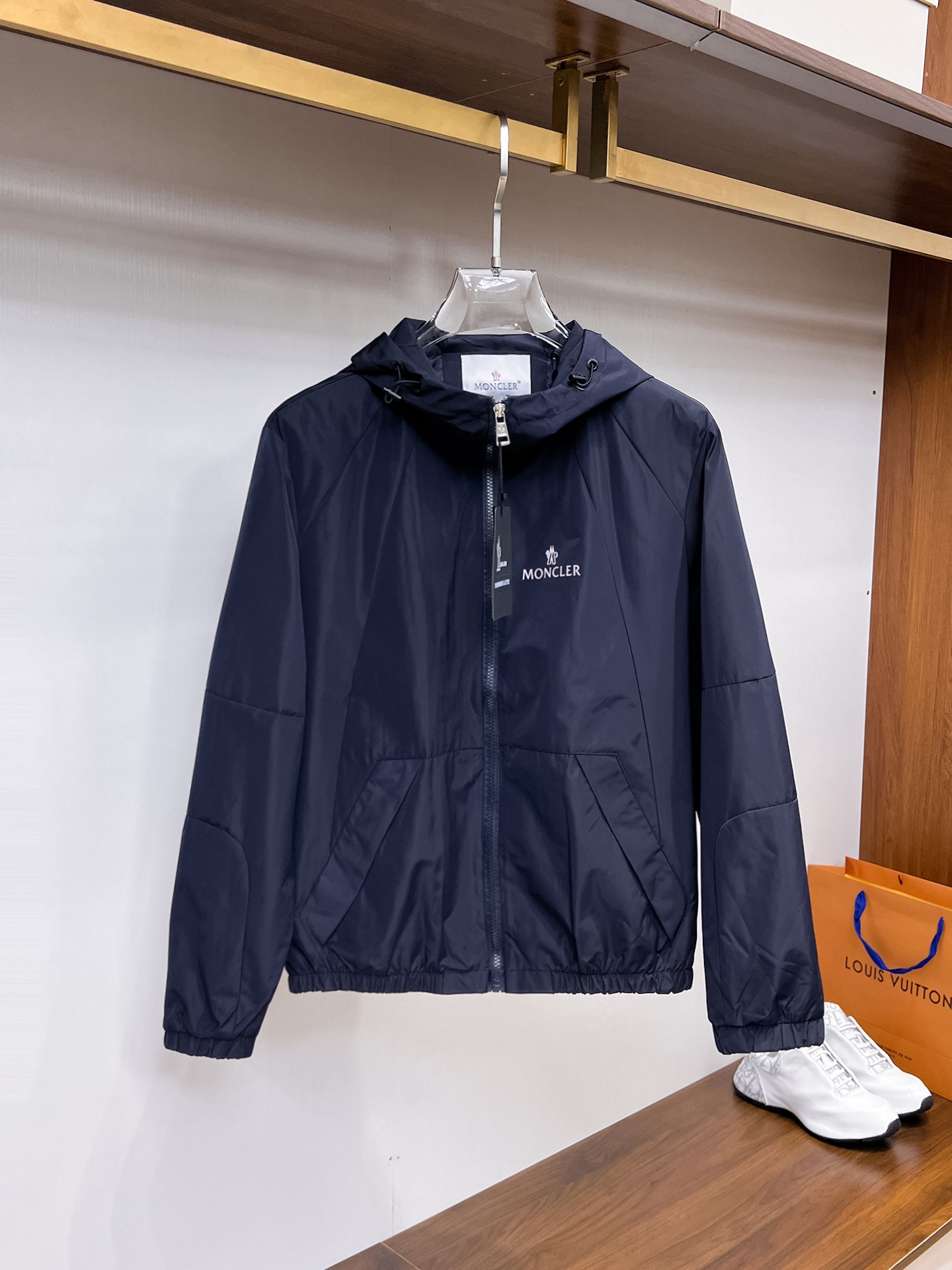 NO:132334,The same style on the official website, complete three standards, and is released in advance. 2025ss Spring New Men's Jacket Jacket, double-sided original single three standards, high-end version. Customized counter fabrics, breathable and comfortable, impeccable details, brand elements design concept, reflect high quality. The feel is delicate and soft, presents casual cut, and the upper body style is superb. Number of sizes M~3XL, maximum wear 195 catties, Moncler, jackets & coats, jackets & coats, alexander wang19860909蒙口 官网同款,三标齐全,提前发售 2025ss开春新款男士夹克外套,双面穿原单三标齐全高端版本 专柜定制面料 透气舒适度高,细节无可挑剔,品牌元素设计理念,体现高品质.手感细腻柔软 呈现休闲裁剪,上身版型超赞 码数M～3XL,最大穿195斤,,Moncler,jackets & coats,jackets & coats,alexander wang,Men's clothing