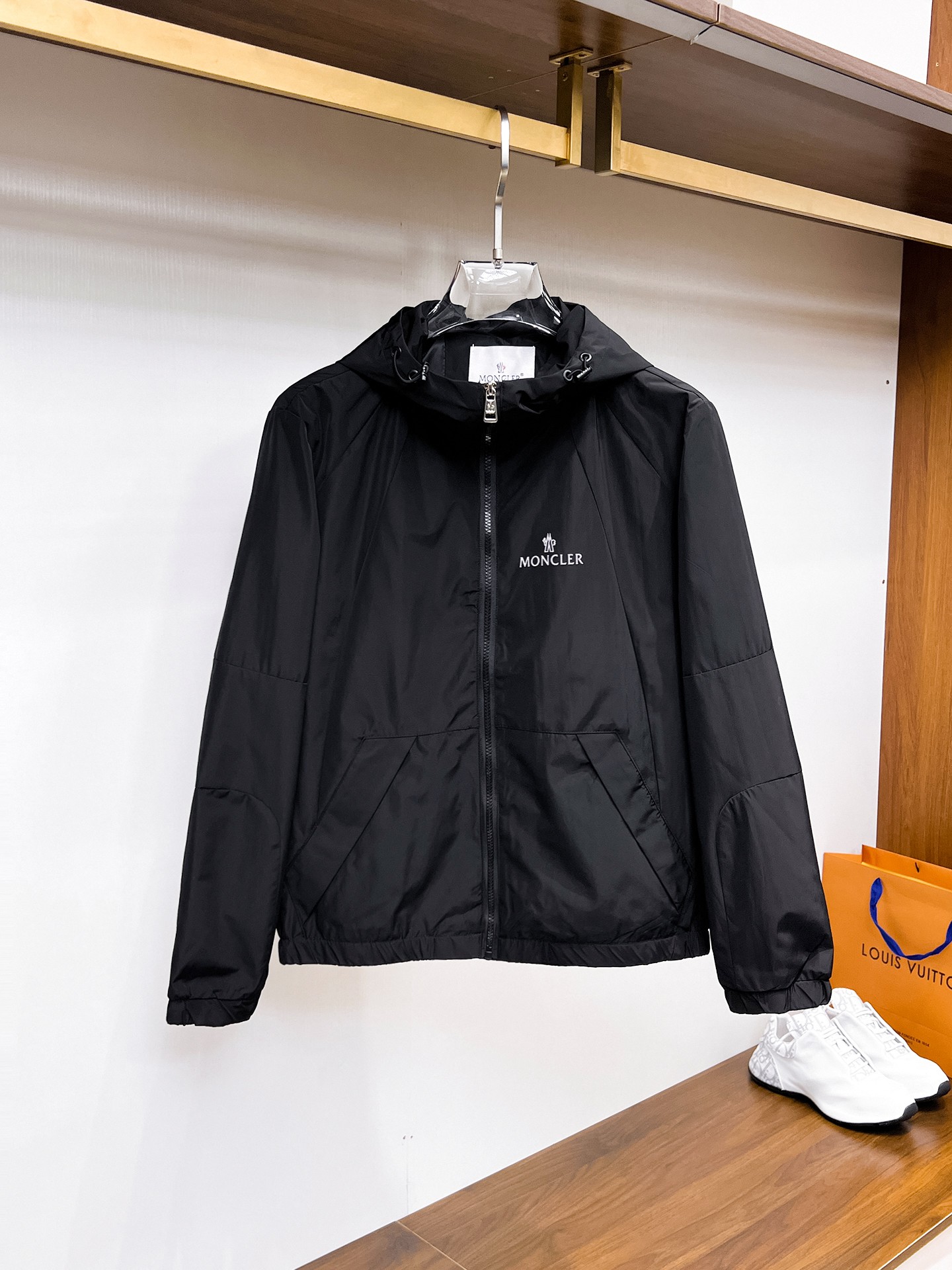 NO:132324,The same style on the official website, complete three standards, and is released in advance. 2025ss Spring New Men's Jacket Jacket, double-sided original single three standards, high-end version. Customized counter fabric, breathable and comfortable, impeccable details, brand element design concept, reflecting high quality. The feel is delicate and soft, presents casual cut, and the upper body style is superb. The number of sizes M~3XL, maximum wear 195 catties, Moncler, jackets & coats, jackets & coats, alexander wang19860909蒙口 官网同款,三标齐全,提前发售 2025ss开春新款男士夹克外套,双面穿原单三标齐全高端版本 专柜定制面料 透气舒适度高,细节无可挑剔,品牌元素设计理念,体现高品质.手感细腻柔软 呈现休闲裁剪,上身版型超赞 码数M～3XL,最大穿195斤,,Moncler,jackets & coats,jackets & coats,alexander wang,Men's clothing