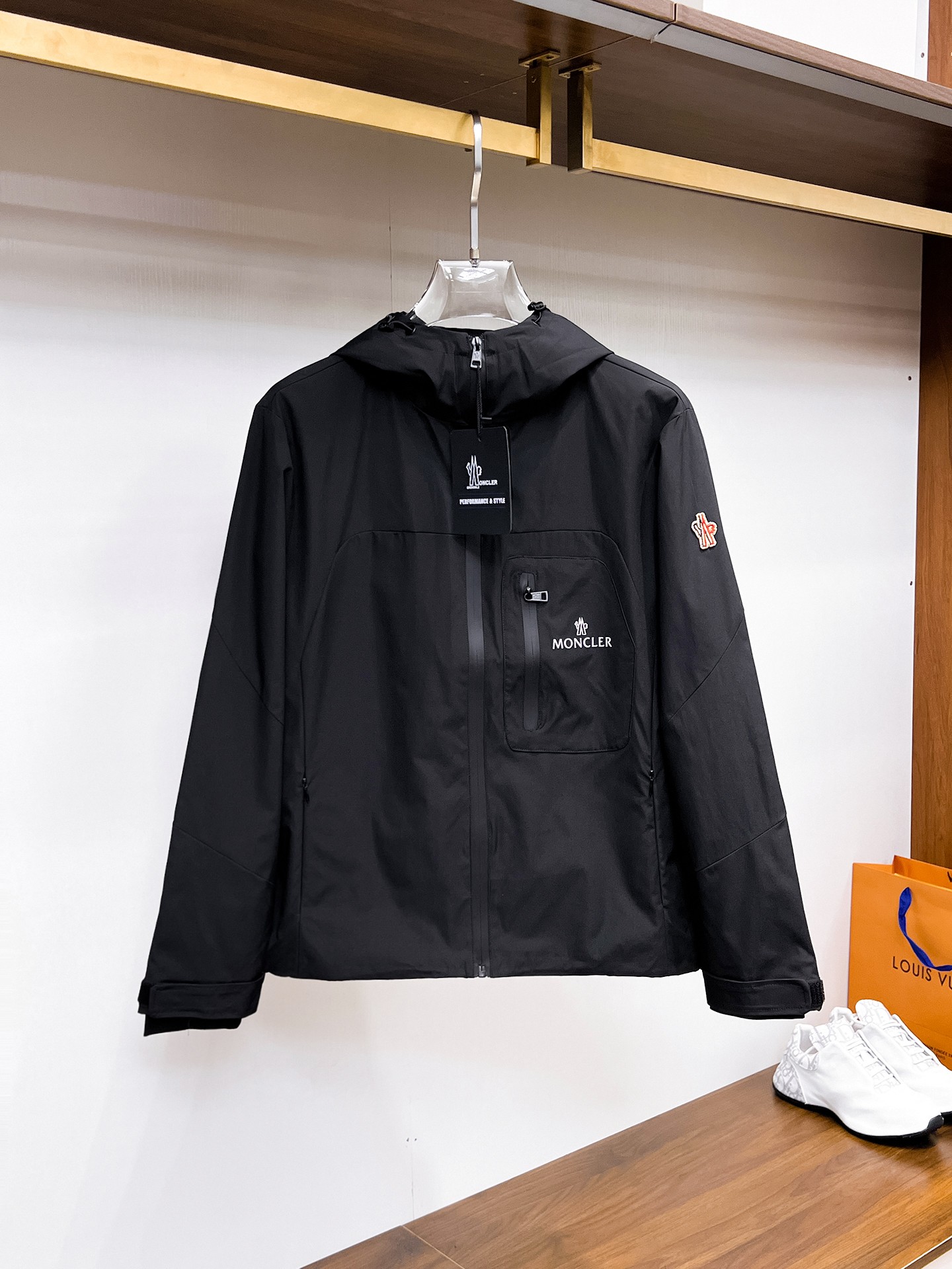 NO:132341,The same style on the official website, complete three standards, and is released in advance. 2025ss Spring New Men's Jacket Jacket, double-sided original single three standards, high-end version. Customized counter fabrics, breathable and comfortable, impeccable details, brand elements design concept, reflect high quality. The feel is delicate and soft, presents casual cut, and the upper body style is superb. Number of sizes M~3XL, maximum wear 195 catties, Moncler, jackets & coats, jackets & coats, alexander wang19860909蒙口 官网同款,三标齐全,提前发售 2025ss开春新款男士夹克外套,双面穿原单三标齐全高端版本 专柜定制面料 透气舒适度高,细节无可挑剔,品牌元素设计理念,体现高品质.手感细腻柔软 呈现休闲裁剪,上身版型超赞 码数M～3XL,最大穿195斤,,Moncler,jackets & coats,jackets & coats,alexander wang,Men's clothing