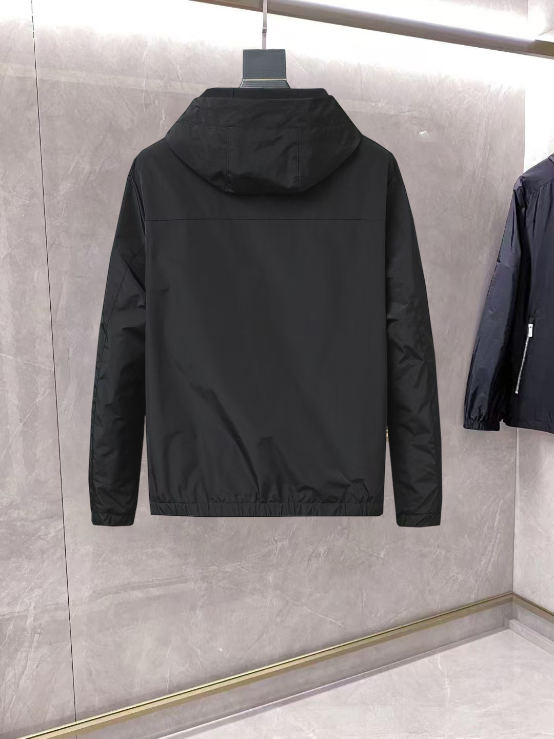 NO:861933,Mengkou The same style as the official website, complete with three labels, on sale in advance. 2026ss new spring men's jacket, double-sided original single with three labels, high-end version. Custom-made fabrics at the counter. High breathability and comfort, impeccable details, brand element design concept, reflecting high quality. Delicate and soft feel. Casual tailoring, excellent upper body size. Size M~3XL, maximum wearing capacity is 195 pounds. Moncler, jackets & coats, jackets & coats,19860909蒙口 官网同款,三标齐全,提前发售 2026ss开春新款男士夹克外套,双面穿原单三标齐全高端版本 专柜定制面料 透气舒适度高,细节无可挑剔,品牌元素设计理念,体现高品质.手感细腻柔软 呈现休闲裁剪,上身版型超赞 码数M～3XL,最大穿195斤,,Moncler,jackets & coats,jackets & coats,,Men's clothing