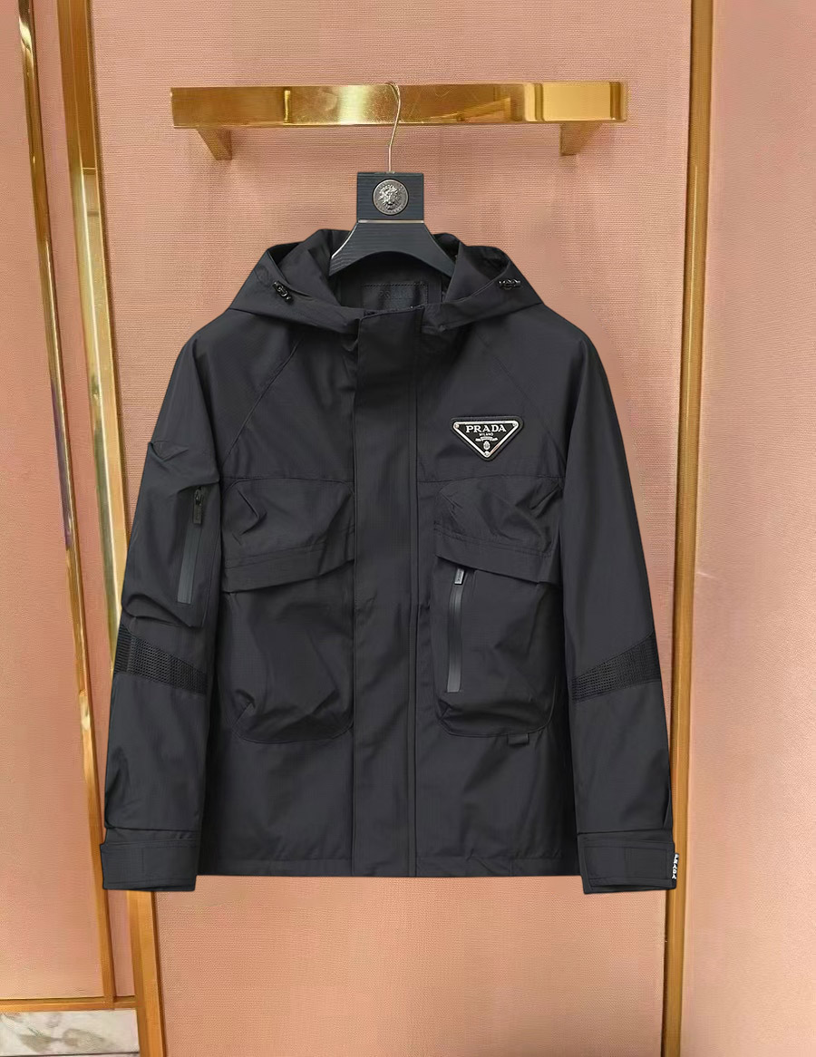 NO:734184,The same style as Prada's official website, complete with three labels, on sale in advance. 2026ss new spring men's jacket, high-end version with complete three labels from the original order. Custom-made fabrics at the counter. Highly breathable and comfortable, impeccable details, brand element design concept, reflecting high quality. Delicate and soft feel. Casual tailoring, excellent upper body size. Size M~3XL, maximum wearing capacity is 195 catties., prada, jackets & coats, jackets & coats,19860909普拉达 官网同款,三标齐全,提前发售 2026ss开春新款男士夹克外套,原单三标齐全高端版本 专柜定制面料 透气舒适度高,细节无可挑剔,品牌元素设计理念,体现高品质.手感细腻柔软 呈现休闲裁剪,上身版型超赞 码数M～3XL,最大穿195斤,,prada,jackets & coats,jackets & coats,,Men's clothing