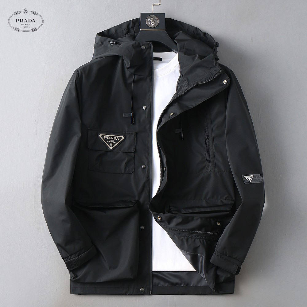 NO:736853,Same style as Prada official website, on sale in advance!  2026ss new spring men's jackets, original high-end version with three standards!  With hidden hood, custom-made fabrics at the counter, highly breathable and comfortable, impeccable details, brand element design concept, reflecting high quality. It feels delicate and soft!  It presents a casual cut and the upper body shape is awesome!  Size M～3XL, maximum wearing capacity is 195 catties.,,prada,jackets & coats,jackets & coats,hats,19860909普拉达 官网同款,提前发售！2026ss开春新款男士夹克外套,原单三标齐全高端版本！带隐藏帽,专柜定制面料 透气舒适度高,细节无可挑剔,品牌元素设计理念,体现高品质.手感细腻柔软！呈现休闲裁剪,上身版型超赞！码数M～3XL,最大穿195斤.,,prada,jackets & coats,jackets & coats,hats,,Men's clothing