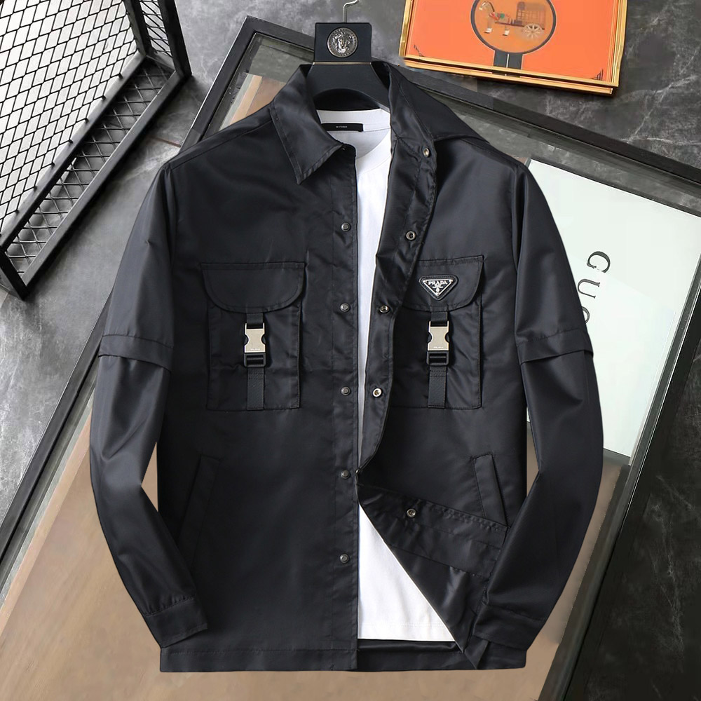 NO:758810,Prada official website same style, complete with three labels, on sale in advance. 2026ss new spring men's jacket, double-sided original single with three labels, high-end version. Custom-made fabrics at the counter. Highly breathable and comfortable, impeccable details, brand element design concept, reflecting high quality. Delicate and soft feel. Casual tailoring, excellent upper body shape. Size M～3XL, maximum wearing capacity is 195 catties., prada, jackets & coats, jackets & coats,19860909普拉达 官网同款,三标齐全,提前发售 2026ss开春新款男士夹克外套,双面穿原单三标齐全高端版本 专柜定制面料 透气舒适度高,细节无可挑剔,品牌元素设计理念,体现高品质.手感细腻柔软 呈现休闲裁剪,上身版型超赞 码数M～3XL,最大穿195斤,,prada,jackets & coats,jackets & coats,,Men's clothing