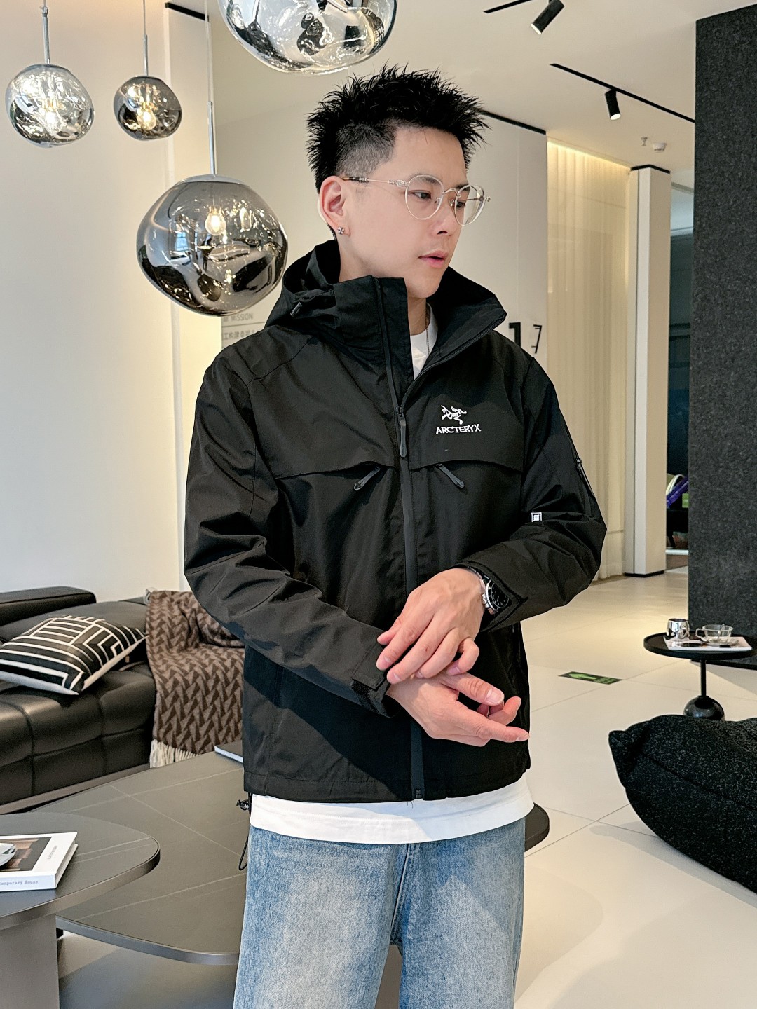 NO:139345,Archaeopteryx is the same as the official website, and is released in advance!  2025ss Spring New Men's Jacket, original single three-standard full high-end version!  With hidden hat, customized fabric for counter, high breathability and comfort, impeccable details, brand element design concept, reflecting high quality. The feel is delicate and soft!  It is casually cut, with a great upper body style!  Number of code M~3XL, maximum wear 195 catties.,arc'teryx,jackets & coats,jackets & coats,hats,alexander wang19860909始祖鸟 官网同款,提前发售！2025ss开春新款男士夹克外套,原单三标齐全高端版本！带隐藏帽,专柜定制面料 透气舒适度高,细节无可挑剔,品牌元素设计理念,体现高品质.手感细腻柔软！呈现休闲裁剪,上身版型超赞！码数M～3XL,最大穿195斤.,arc'teryx,jackets & coats,jackets & coats,hats,alexander wang,Men's clothing