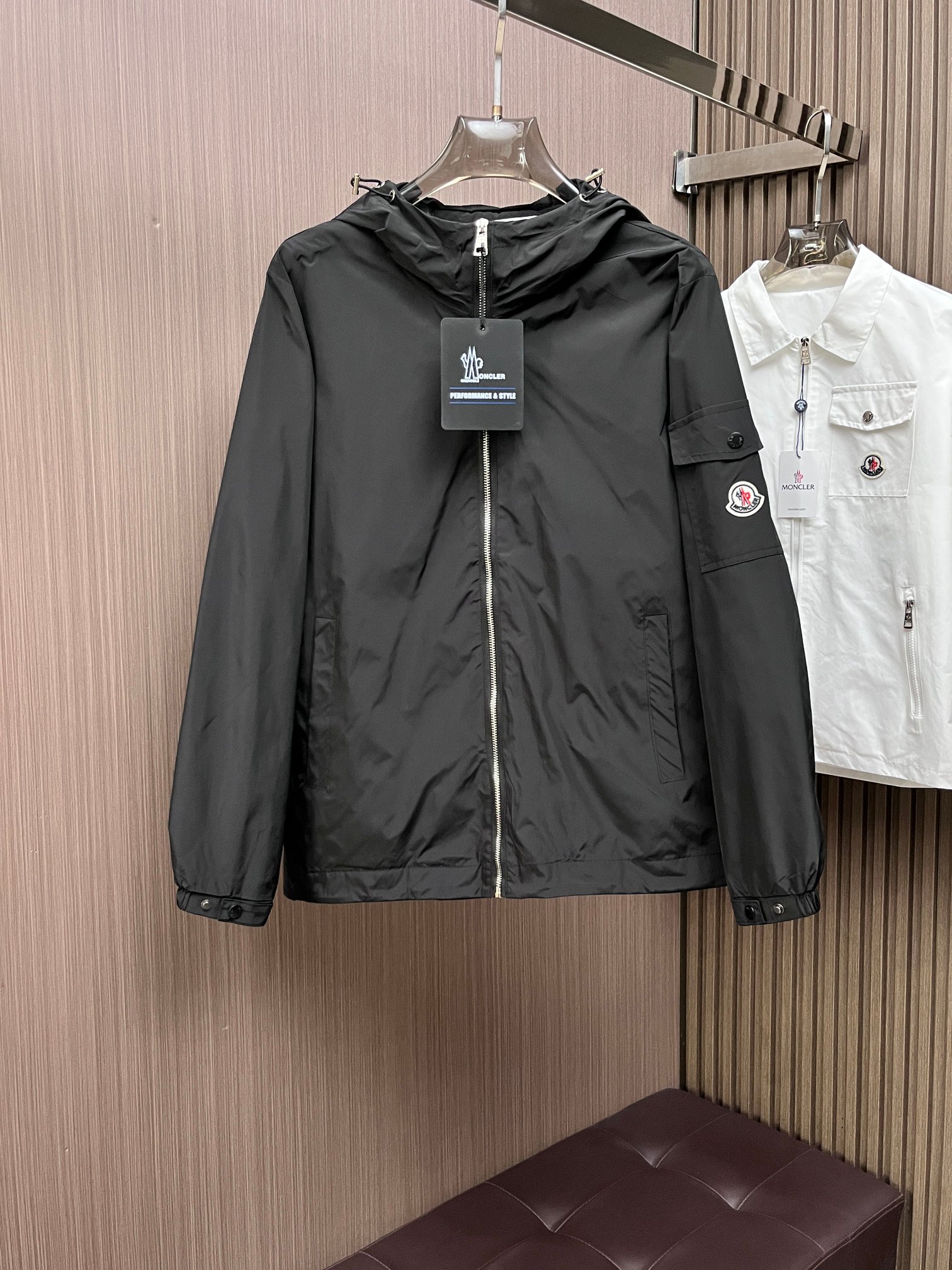 NO:777313,Mengkou The same style as the official website, complete with three labels, on sale in advance. 2026ss new spring men's jacket, double-sided original single with three labels, high-end version. Custom-made fabrics at the counter. High breathability and comfort, impeccable details, brand element design concept, reflecting high quality. Delicate and soft feel. Casual tailoring, excellent upper body size. Size M~3XL, maximum wearing capacity is 195 pounds. Moncler, jackets & coats, jackets & coats,19860909蒙口 官网同款,三标齐全,提前发售 2026ss开春新款男士夹克外套,双面穿原单三标齐全高端版本 专柜定制面料 透气舒适度高,细节无可挑剔,品牌元素设计理念,体现高品质.手感细腻柔软 呈现休闲裁剪,上身版型超赞 码数M～3XL,最大穿195斤,,Moncler,jackets & coats,jackets & coats,,Men's clothing