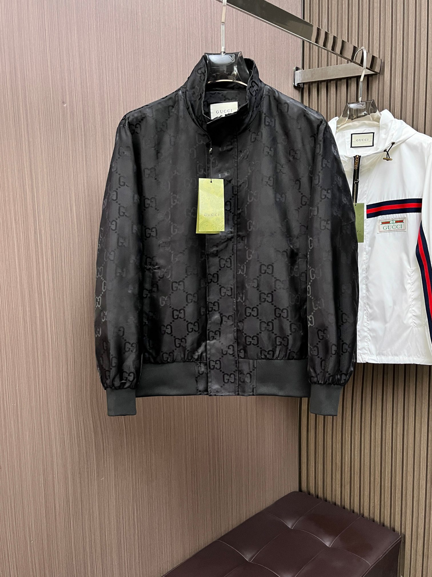 NO:141968,Guqi, the same style on the official website, complete three standards, released in advance. 2025ss Spring New Men's Jacket, double-sided original single three standards, high-end version, customized counter fabric, breathable and comfortable, impeccable details, brand element design concept, reflecting high quality. The feel is delicate and soft, presents casual cut, and the upper body style is superb. The number of sizes M~3XL, maximum wear 195 kilograms, jackets & coats, jackets & coats, alexander wang19860909古奇 官网同款,三标齐全,提前发售 2025ss开春新款男士夹克外套,双面穿原单三标齐全高端版本 专柜定制面料 透气舒适度高,细节无可挑剔,品牌元素设计理念,体现高品质.手感细腻柔软 呈现休闲裁剪,上身版型超赞 码数M～3XL,最大穿195斤,,jackets & coats,jackets & coats,alexander wang,Men's clothing