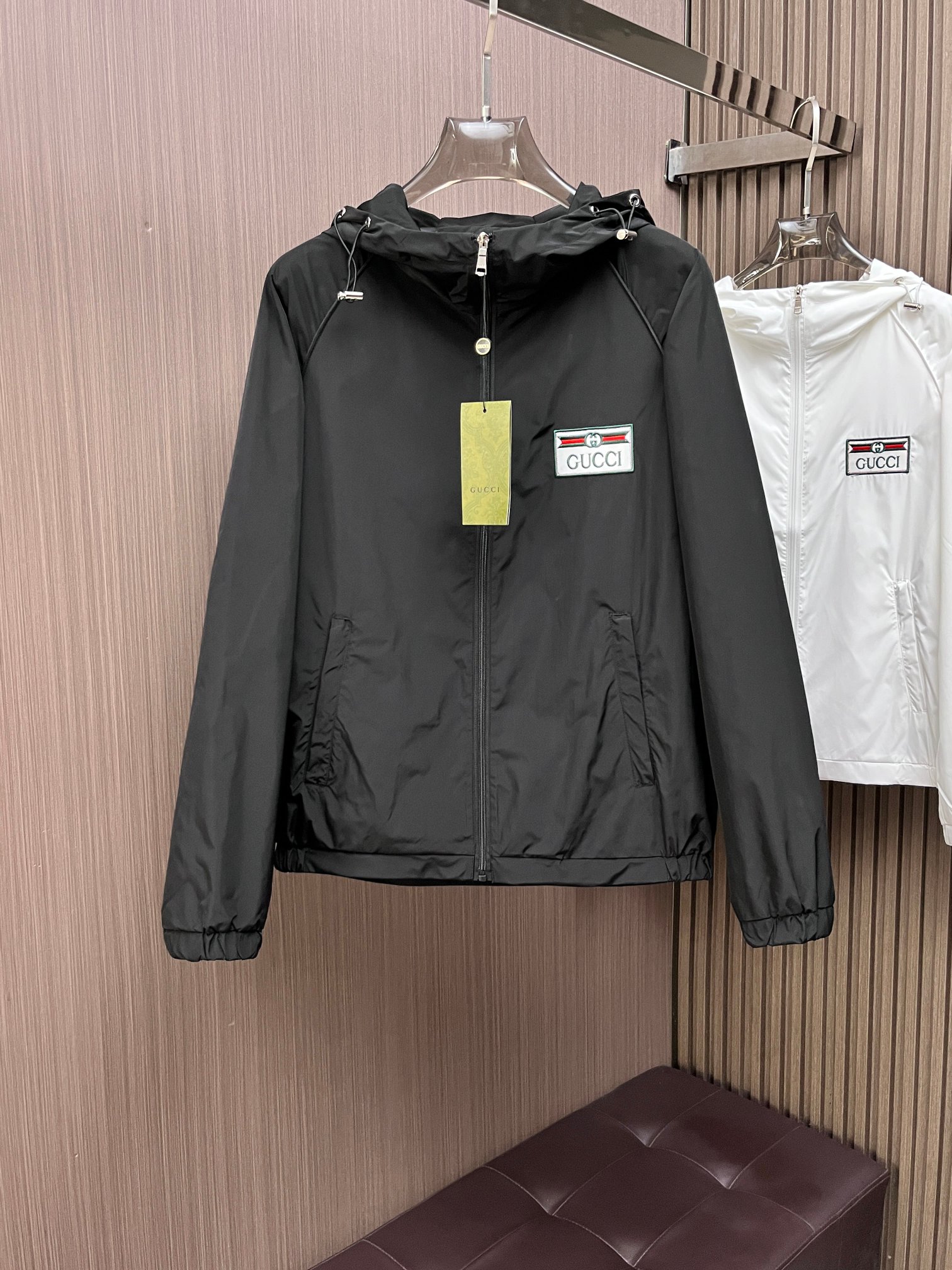 NO:141960,The same style on Guqi official website, complete three standards, and is released in advance. 2025ss Spring New Men's Jacket Jacket, double-sided original single three standards, high-end version. Customized counter fabric, breathable and comfortable, impeccable details, brand element design concept, reflecting high quality. The feel is delicate and soft, presents casual cut, and the upper body style is superb. The number of sizes M~3XL, maximum wear 195 kilograms, jackets & coats, jackets & coats, alexander wang19860909古奇官网同款,三标齐全,提前发售 2025ss开春新款男士夹克外套,双面穿原单三标齐全高端版本 专柜定制面料 透气舒适度高,细节无可挑剔,品牌元素设计理念,体现高品质.手感细腻柔软 呈现休闲裁剪,上身版型超赞 码数M～3XL,最大穿195斤,,jackets & coats,jackets & coats,alexander wang,Men's clothing