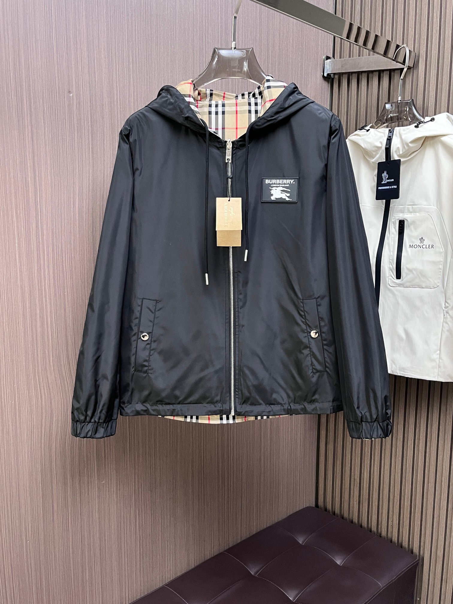 NO:141938,Burberry's official website has the same style, complete three standards, and is released in advance. 2025ss Spring New Men's Double-Side Jacket, Double-Side Wearing Original Single Three-Side High-end Version, Customized Counter Fabric, High Breathable Comfort, Improper Details, Brand Element Design Concept, High Quality. Delicate and Soft Hands, Presenting Casual Cut, Excellent Top Body Style, Number M~3XL, Maximum Wearing 195kg, Burberry, Jackets & Coats, Jackets & Coats, Alexander Wang19860909巴宝莉 官网同款,三标齐全,提前发售 2025ss开春新款男士双面夹克外套,双面穿原单三标齐全高端版本 专柜定制面料 透气舒适度高,细节无可挑剔,品牌元素设计理念,体现高品质.手感细腻柔软 呈现休闲裁剪,上身版型超赞 码数M～3XL,最大穿195斤,,burberry,jackets & coats,jackets & coats,alexander wang,Men's clothing