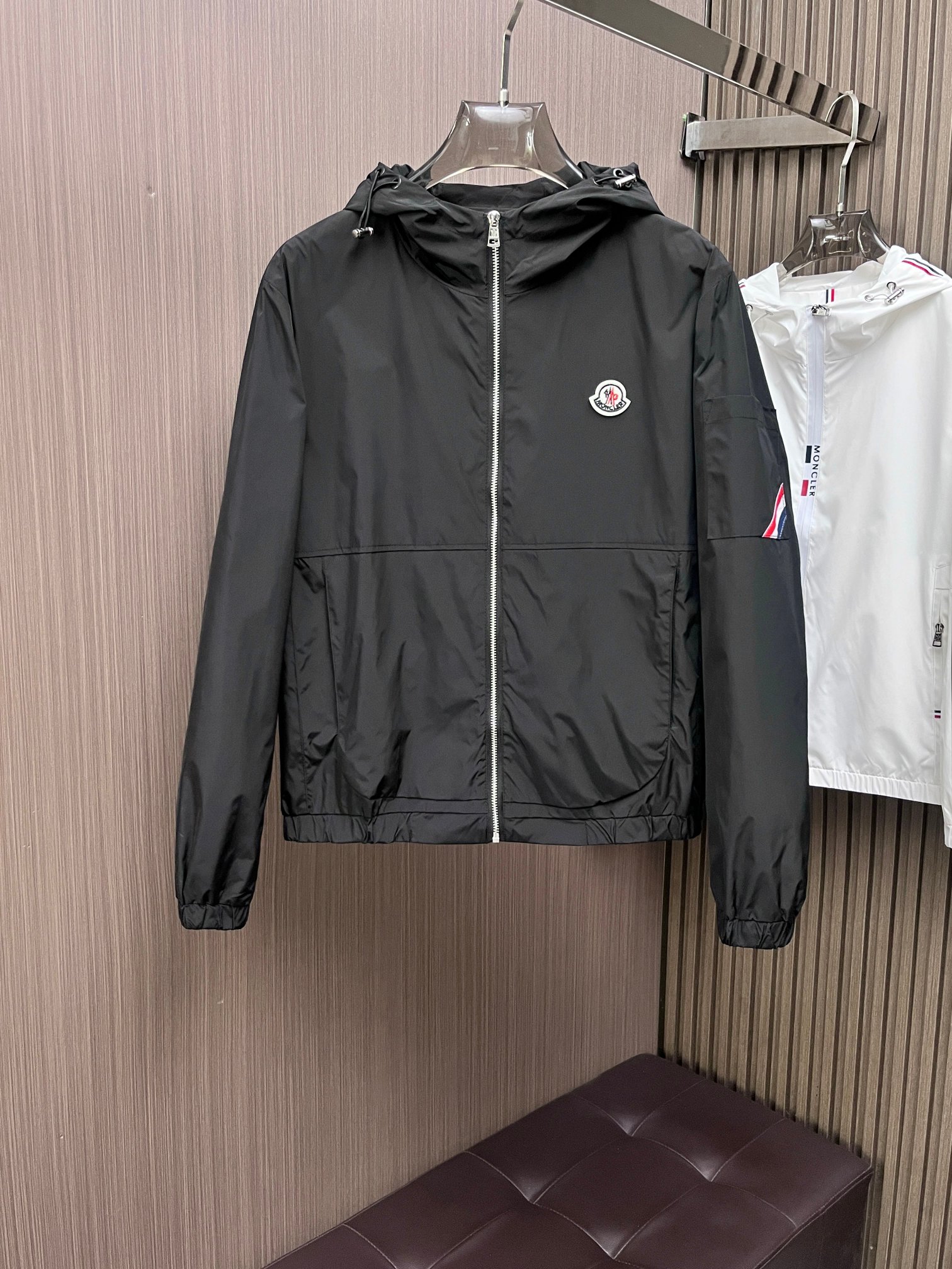 NO:141943,The same style on the official website, complete three standards, and is released in advance. 2025ss Spring New Men's Jacket Jacket, double-sided original single three standards, high-end version. Customized counter fabric, breathable and comfortable, impeccable details, brand element design concept, reflecting high quality. The feel is delicate and soft, presents casual cut, and the upper body style is superb. The number of sizes M~3XL, maximum wear 195 catties, Moncler, jackets & coats, jackets & coats, alexander wang19860909蒙口 官网同款,三标齐全,提前发售 2025ss开春新款男士夹克外套,双面穿原单三标齐全高端版本 专柜定制面料 透气舒适度高,细节无可挑剔,品牌元素设计理念,体现高品质.手感细腻柔软 呈现休闲裁剪,上身版型超赞 码数M～3XL,最大穿195斤,,Moncler,jackets & coats,jackets & coats,alexander wang,Men's clothing