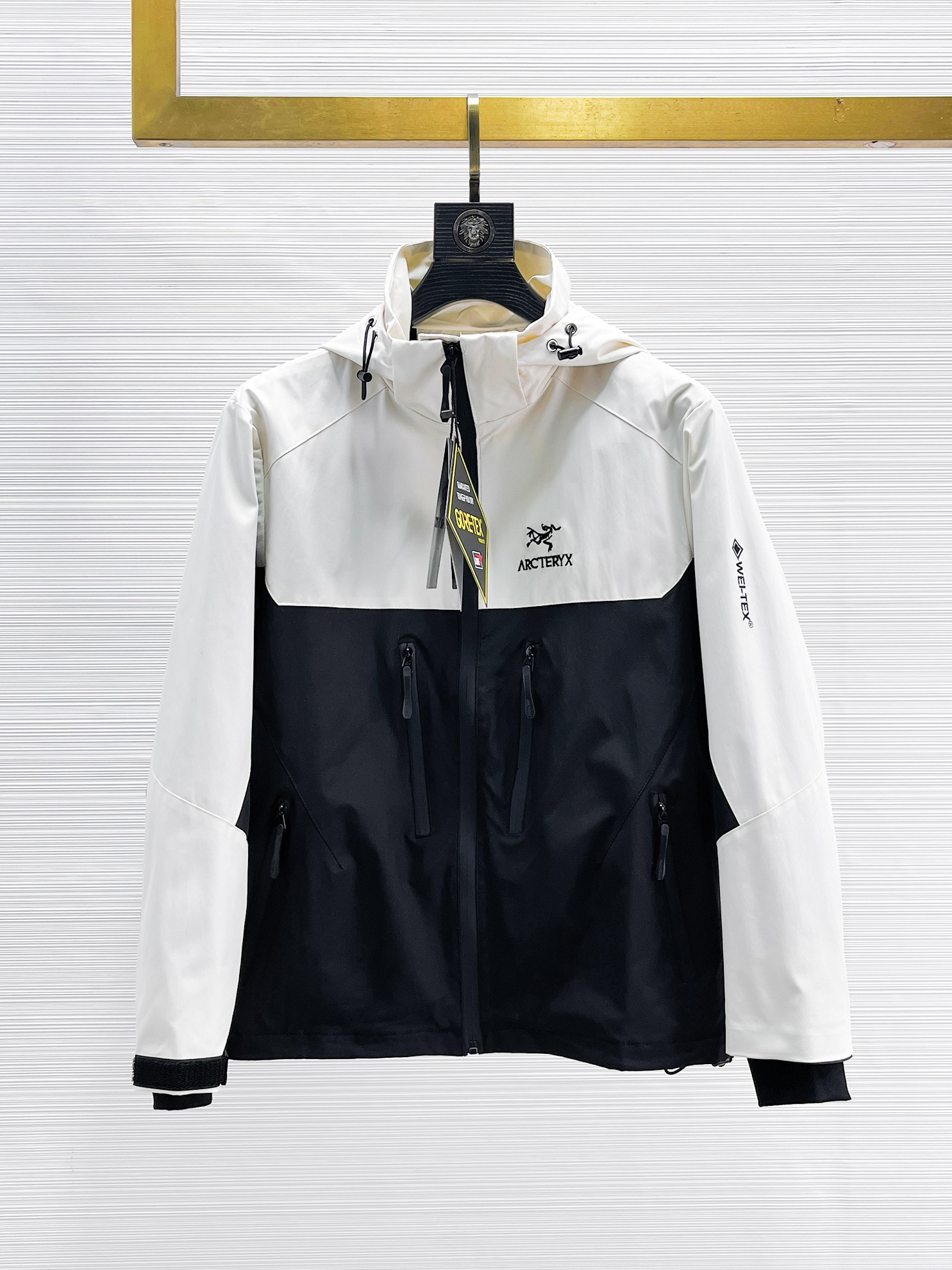 NO:869155,Same style as Arc’teryx official website, on sale in advance!  2026ss new spring men's jackets, original high-end version with three standards!  With hidden hood, custom-made fabrics at the counter, highly breathable and comfortable, impeccable details, brand element design concept, reflecting high quality. It feels delicate and soft!  It presents a casual cut and the upper body shape is awesome!  Size M～3XL, maximum wearing capacity is 195 catties.,arc'teryx,jackets & coats,jackets & coats,hats,19860909始祖鸟 官网同款,提前发售！2026ss开春新款男士夹克外套,原单三标齐全高端版本！带隐藏帽,专柜定制面料 透气舒适度高,细节无可挑剔,品牌元素设计理念,体现高品质.手感细腻柔软！呈现休闲裁剪,上身版型超赞！码数M～3XL,最大穿195斤.,arc'teryx,jackets & coats,jackets & coats,hats,,Men's clothing