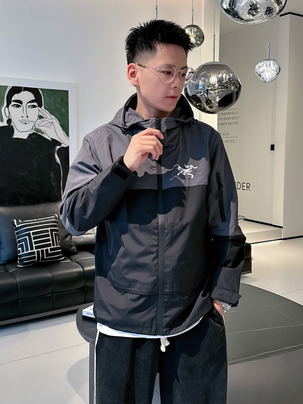 NO:139386,Archaeopteryx is the same as the official website, and is released in advance!  2025ss Spring New Men's Jacket, original single three-standard full high-end version!  With hidden hat, customized fabric for counter, high breathability and comfort, impeccable details, brand element design concept, reflecting high quality. The feel is delicate and soft!  It is casually cut, with a great upper body style!  Number of code M~3XL, maximum wear 195 catties.,arc'teryx,jackets & coats,jackets & coats,hats,alexander wang19860909始祖鸟 官网同款,提前发售！2025ss开春新款男士夹克外套,原单三标齐全高端版本！带隐藏帽,专柜定制面料 透气舒适度高,细节无可挑剔,品牌元素设计理念,体现高品质.手感细腻柔软！呈现休闲裁剪,上身版型超赞！码数M～3XL,最大穿195斤.,arc'teryx,jackets & coats,jackets & coats,hats,alexander wang,Men's clothing